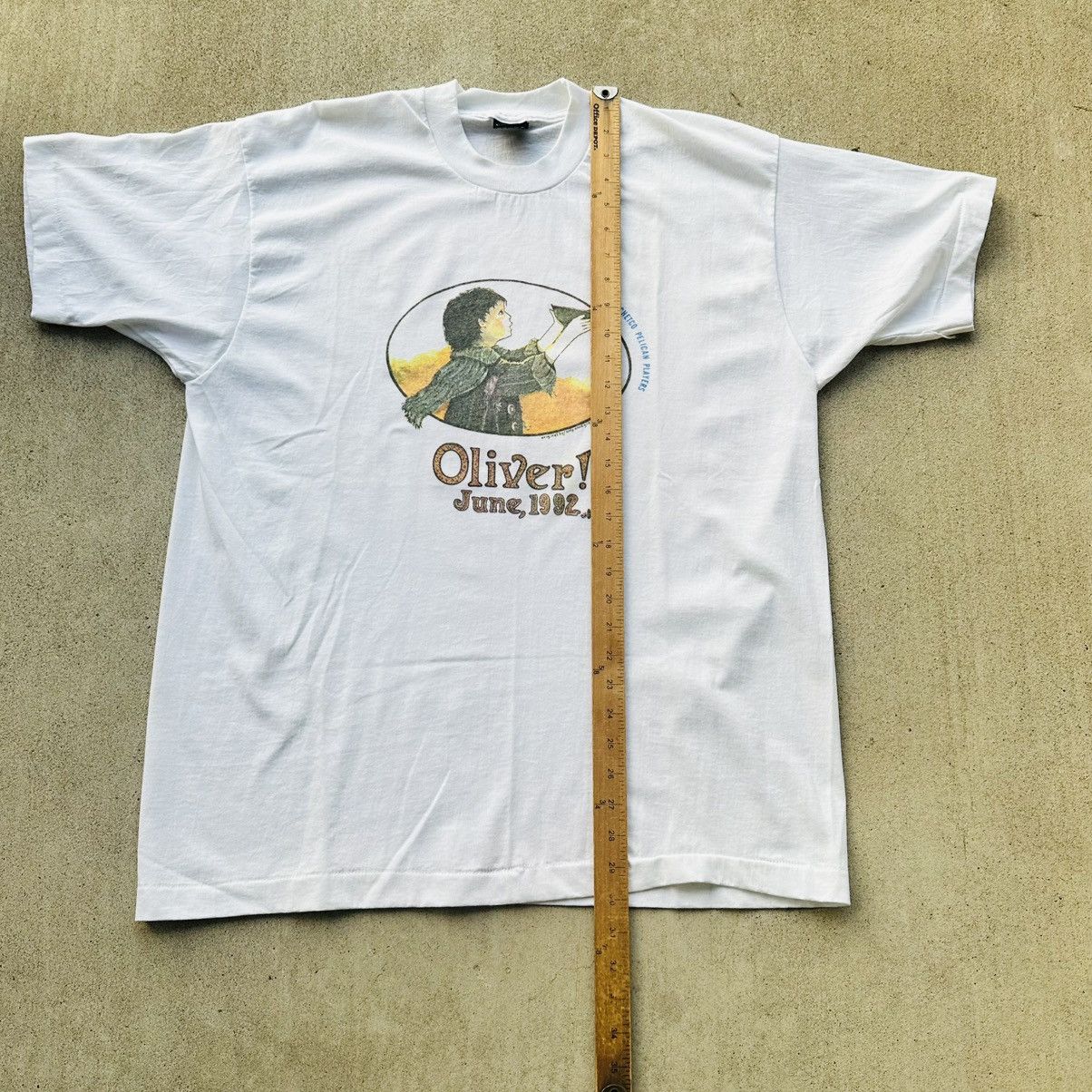 Vintage Vintage Oliver! T Shirt 90s Single Stitch Charles Dickens Size US XXL / EU 58 / 5 - 6 Thumbnail