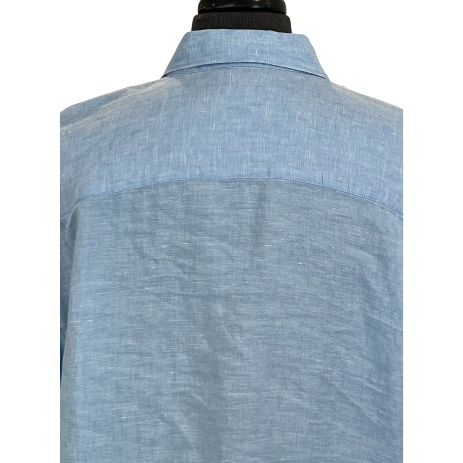 Tommy Bahama Tommy Bahama Large Blue Linen Camp Shirt Hawaiian Wood Button Logo Relaxed EUC Shirt Mens L Blue Linen Camp Shirt Logo Relaxed EUC Size US L / EU 52-54 / 3 - 7 Thumbnail