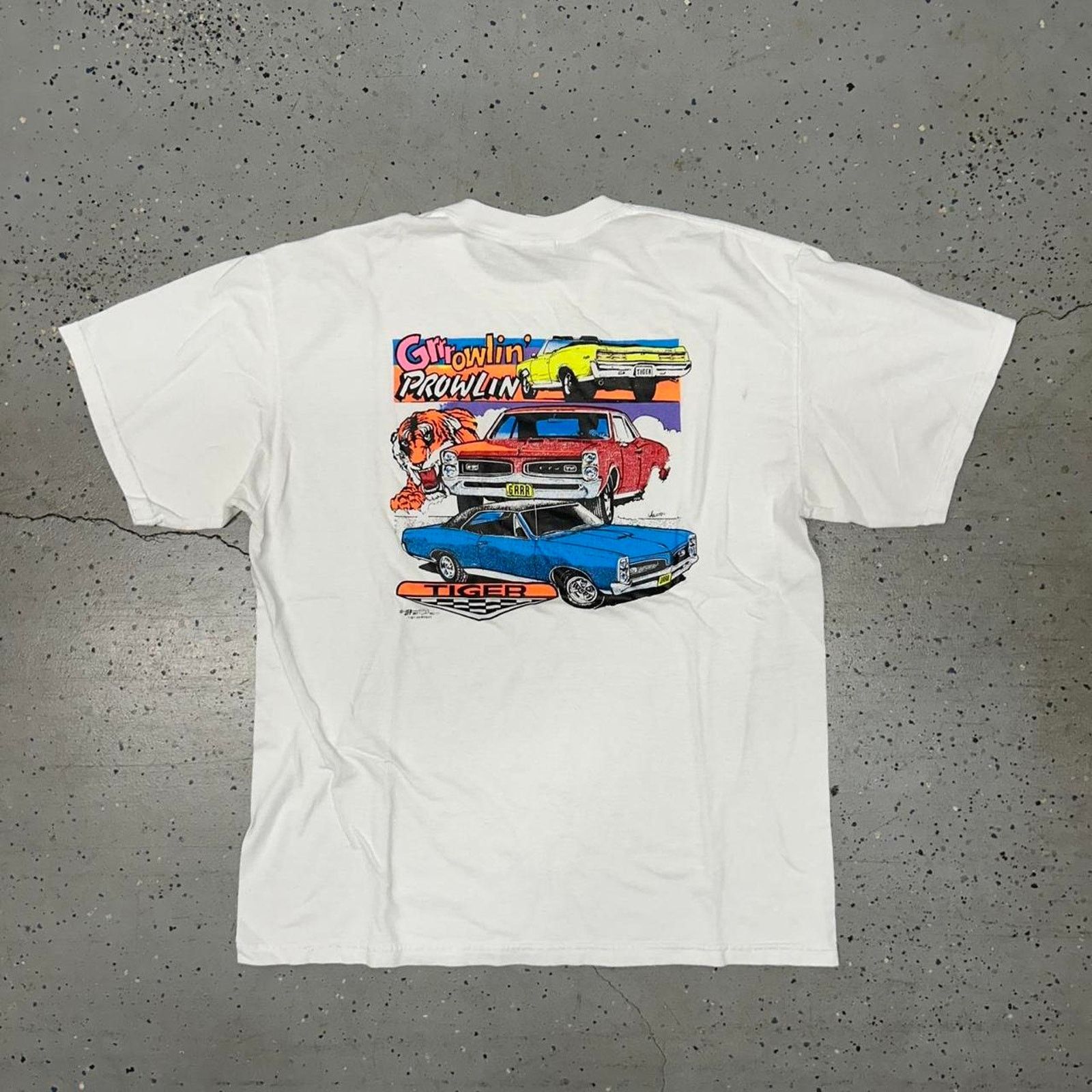 Gildan Y2K white Prowlin Tiger car graphic t-shirt Size US L / EU 52-54 / 3 - 1 Thumbnail