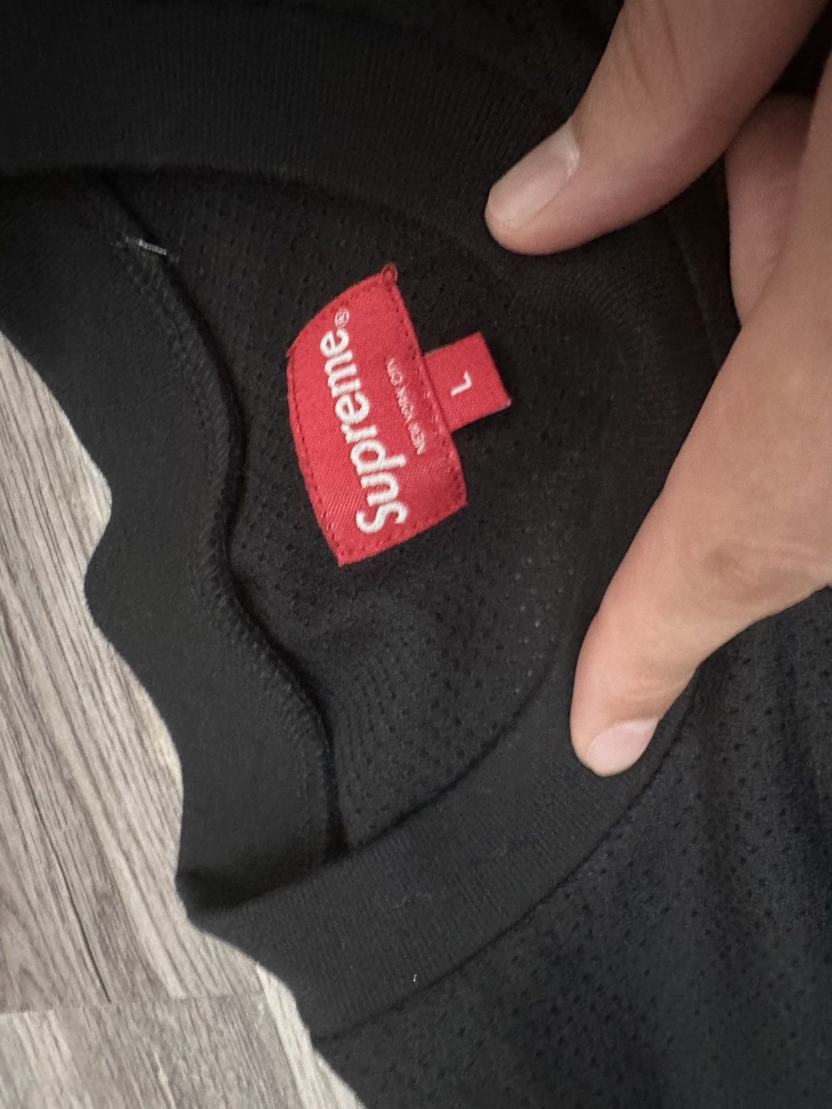 Supreme Supreme Cotton Mesh Gradient Logo S/S Top Size US L / EU 52-54 / 3 - 6 Thumbnail