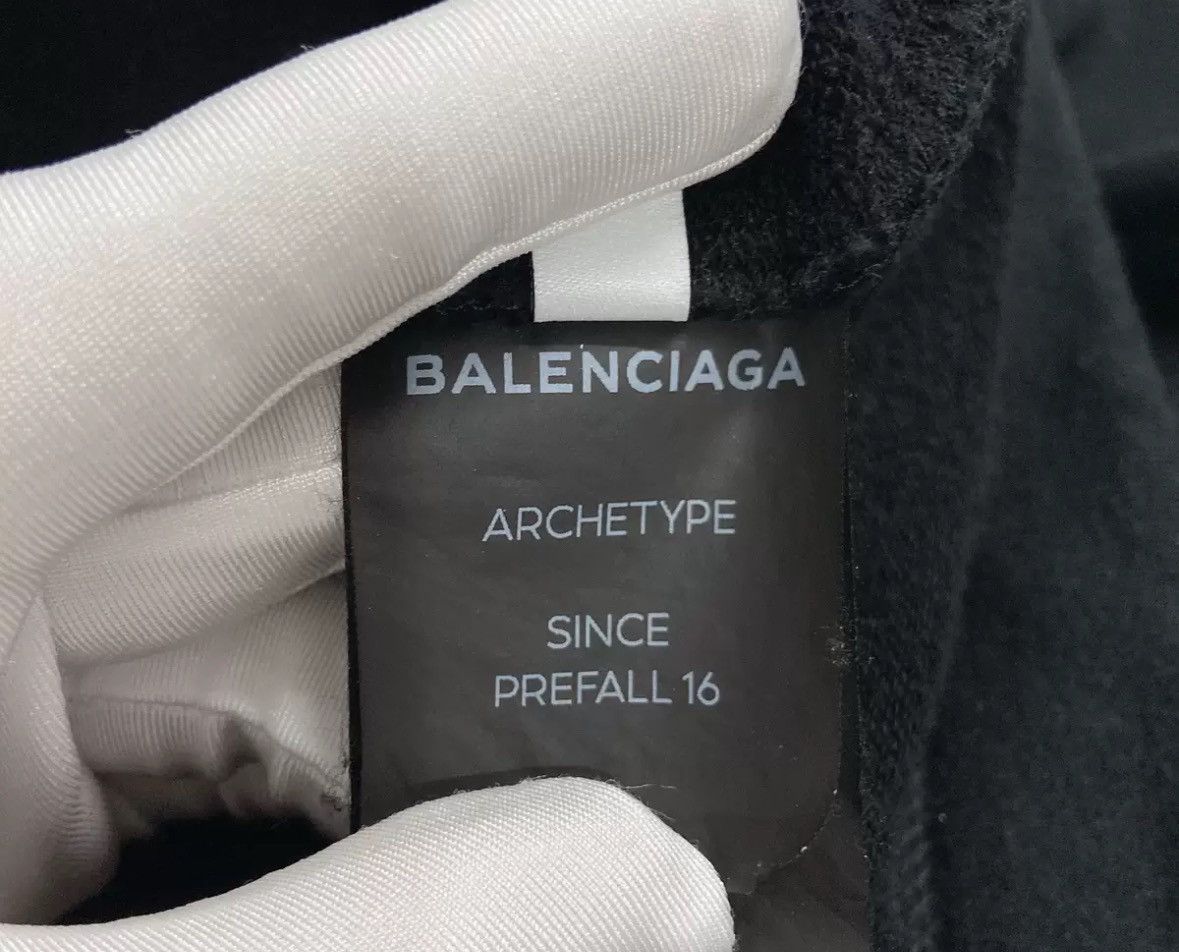 Balenciaga Balenciaga small logo black hooded jacket2412-Nextarrow Size US S / EU 44-46 / 1 - 8 Thumbnail