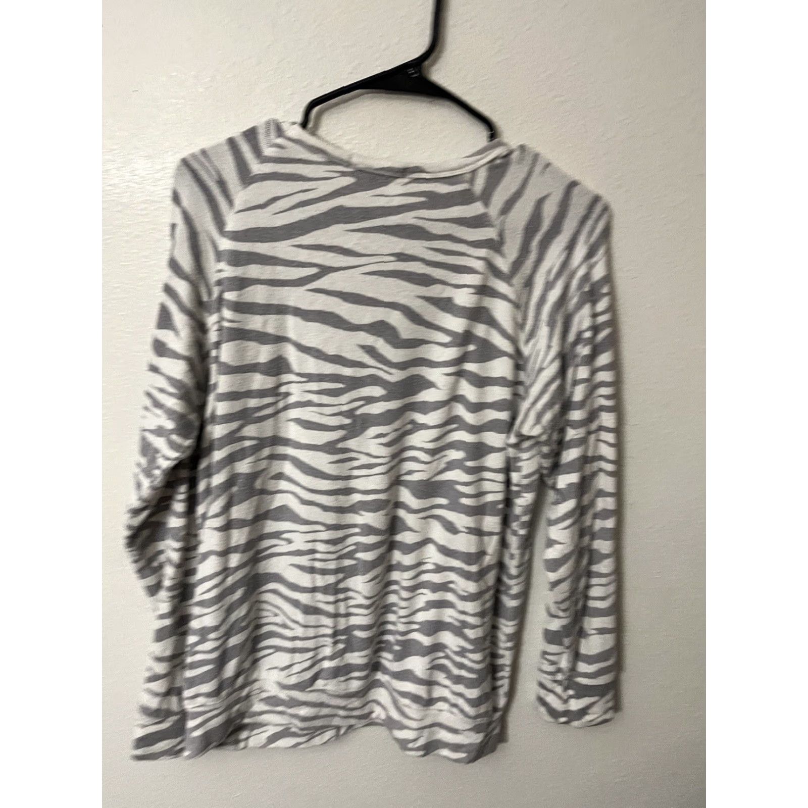 Buffalo David Bitton Buffalo David Bitton Sweatshirt Womens Large Gray White Animal Print Soft Knit Size L / US 10 / IT 46 - 3 Thumbnail