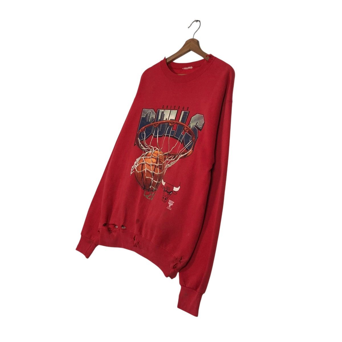 NBA 🔥VINTAGE CHICAGO BULLS SWEATSHIRT DISTRESSED DESIGN RARE Size US M / EU 48-50 / 2 - 4 Thumbnail