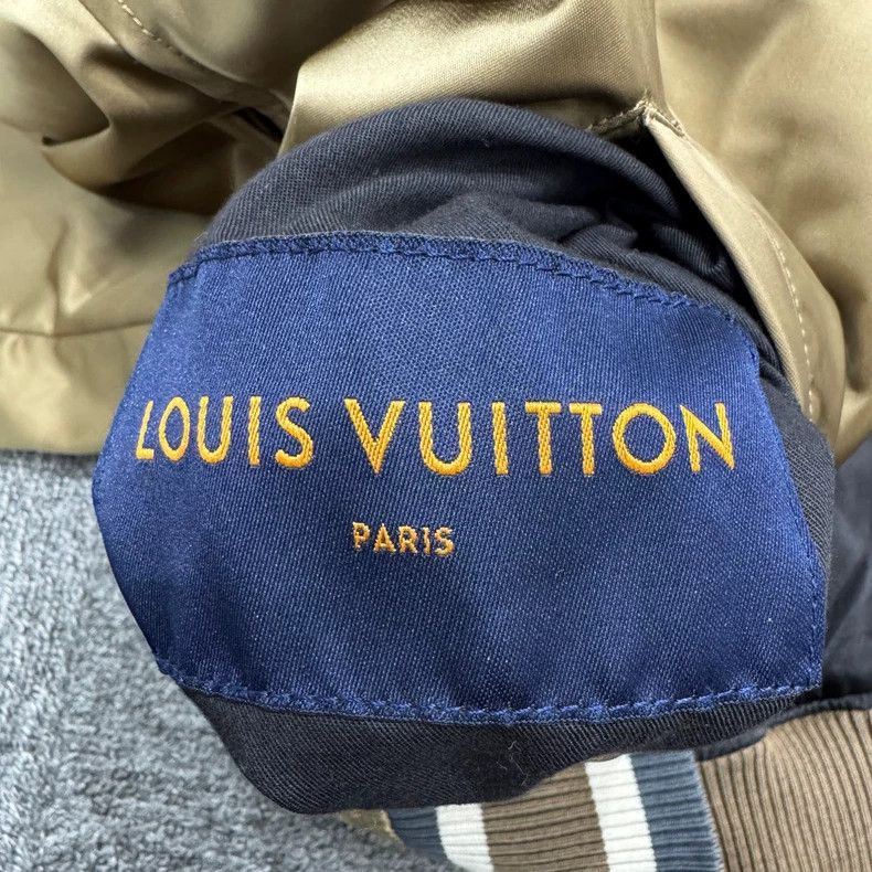 Louis Vuitton Louis Vuitton Show style snakeskin monogrammed jacket Size US M / EU 48-50 / 2 - 2 Thumbnail