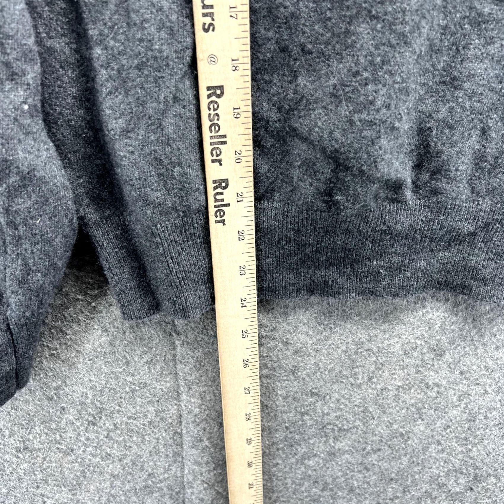 Banana Republic Banana Republic Sweater Men Small Gray Wool Crewneck Pullover All Seasons Vintage: No, Regular Fit, Logo, Shirt Size US S / EU 44-46 / 1 - 7 Thumbnail