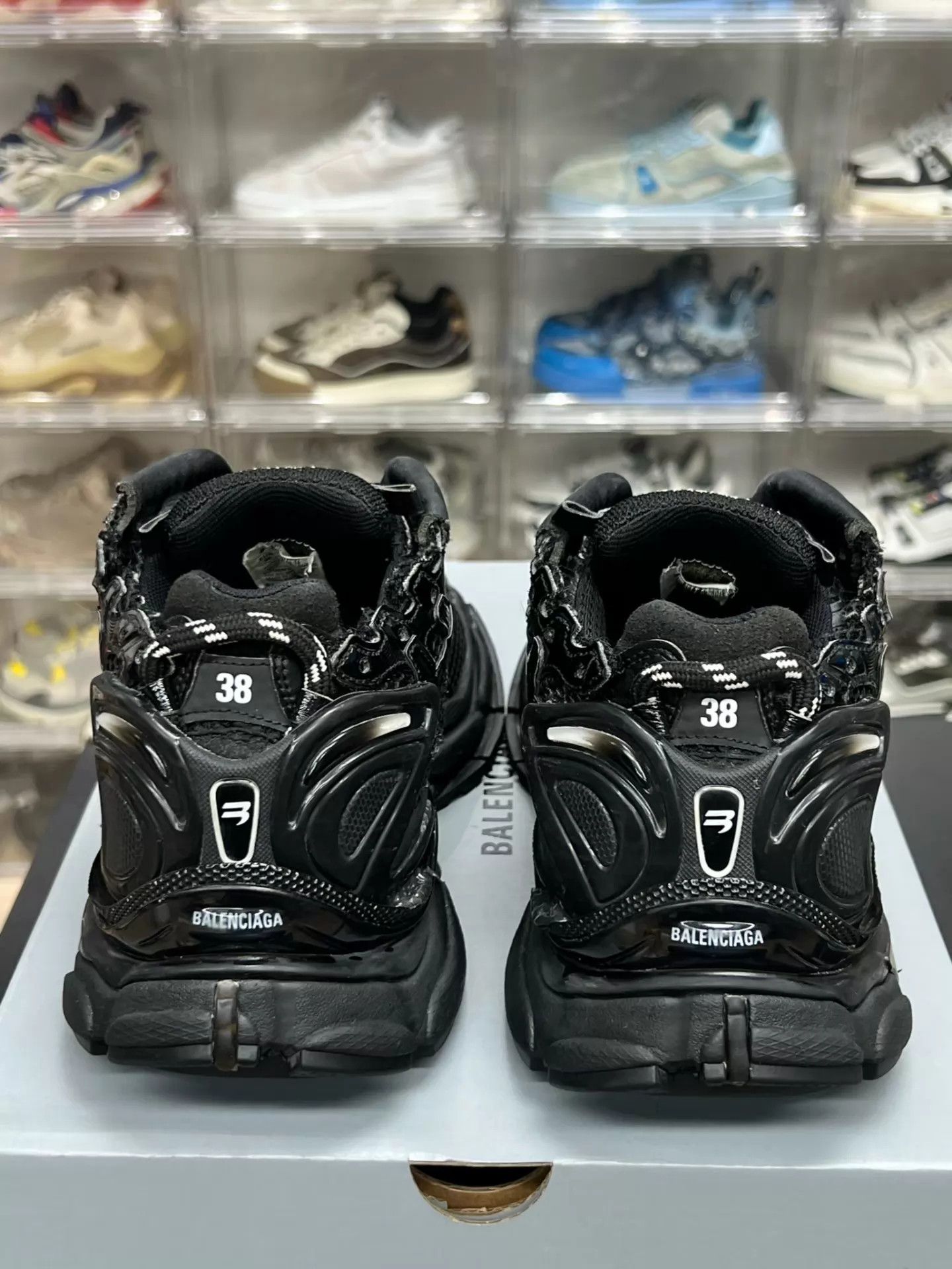 Balenciaga Balenciaga Runner Black Size 38 Like New Size US 7.5 / IT 37.5 - 7 Thumbnail