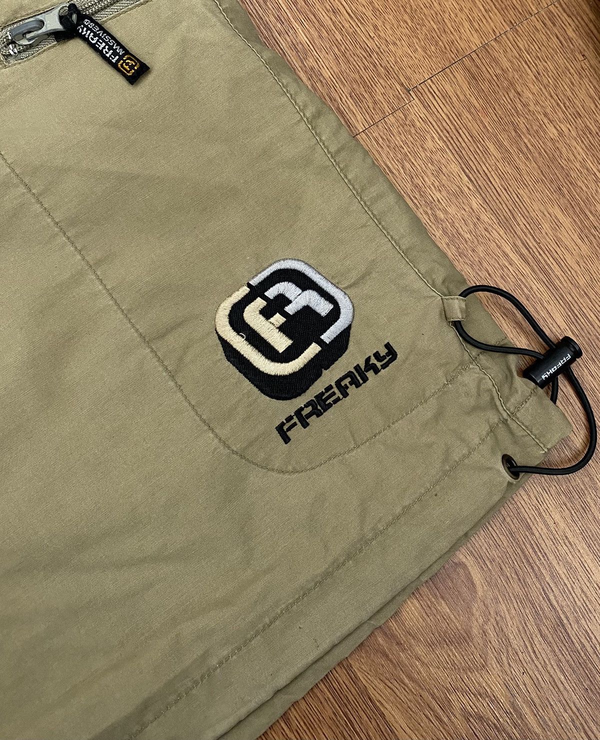 JNCO Vintage Freaky cargo shorts pants Y2K streetwear Size US 34 / EU 50 - 4 Thumbnail
