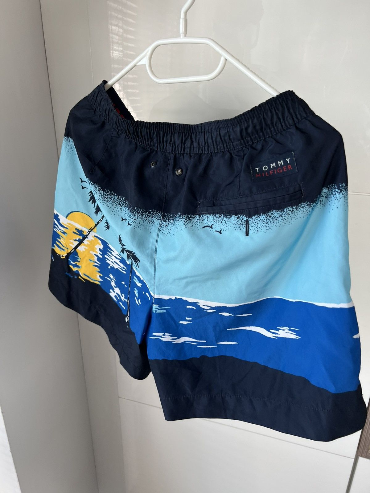 Tommy Hilfiger Tommy Hilfiger Overprinted Bahama Beach Swimming Shorts Size US 30 / EU 46 - 5 Thumbnail