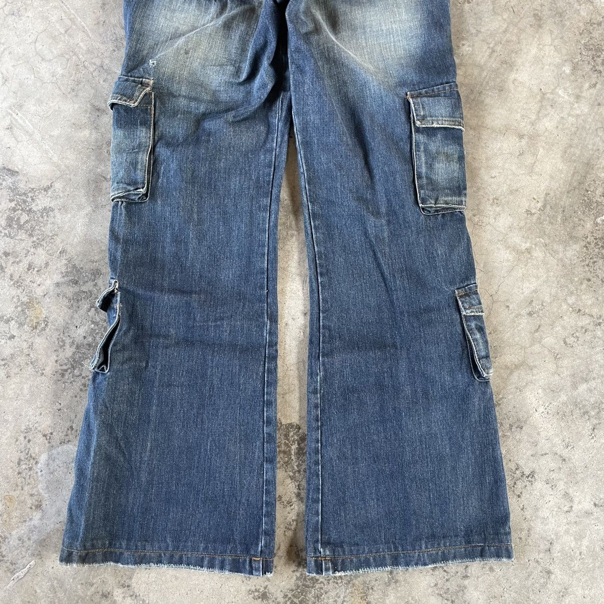 Designer × Marc Jacobs 🔥Marc Jacobs 8 Pocket Stoned Wash Flare Women Distress Jeans Size 31" - 6 Thumbnail