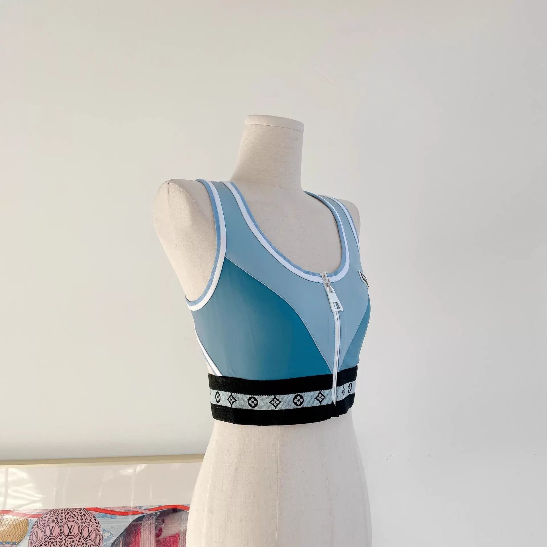 Louis Vuitton LOUIS VUITTON colorblock sport tank Women's 38 Size S / US 4 / IT 40 - 5 Thumbnail