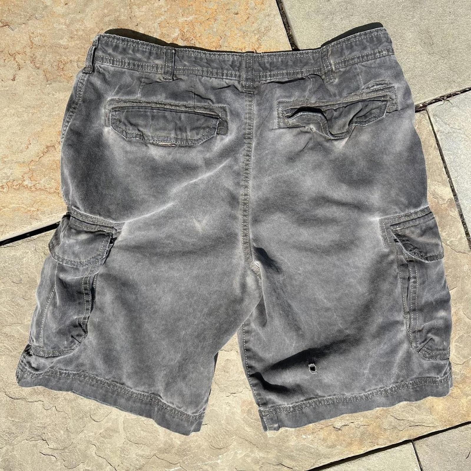 Izod Y2K Reworked Distressed Cargo Shorts Size US 34 / EU 50 - 4 Thumbnail