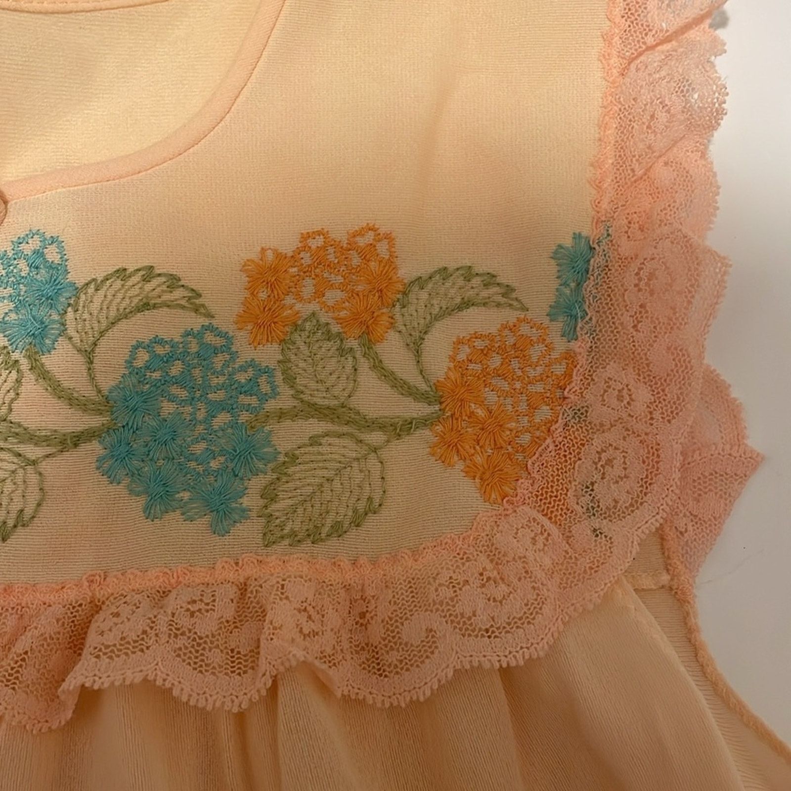 Vintage VNTG JCPenney Sleepwear Embroidered Florals Lace Nightgown Size ONE SIZE - 4 Thumbnail