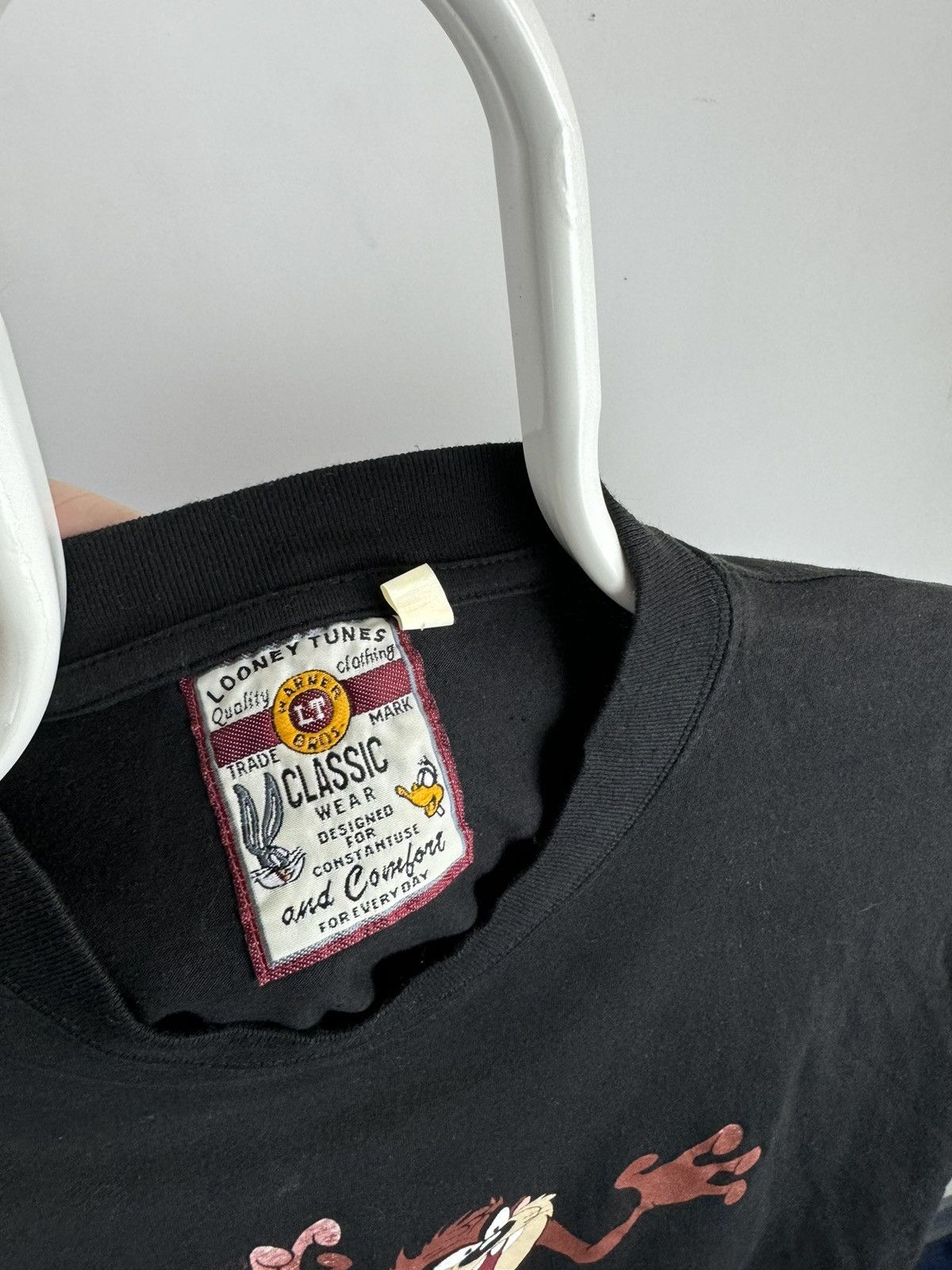 Vintage Vintage 1996 Tasmanian Devil Looney Tunes Big Logo Tee Size US XL / EU 56 / 4 - 4 Thumbnail