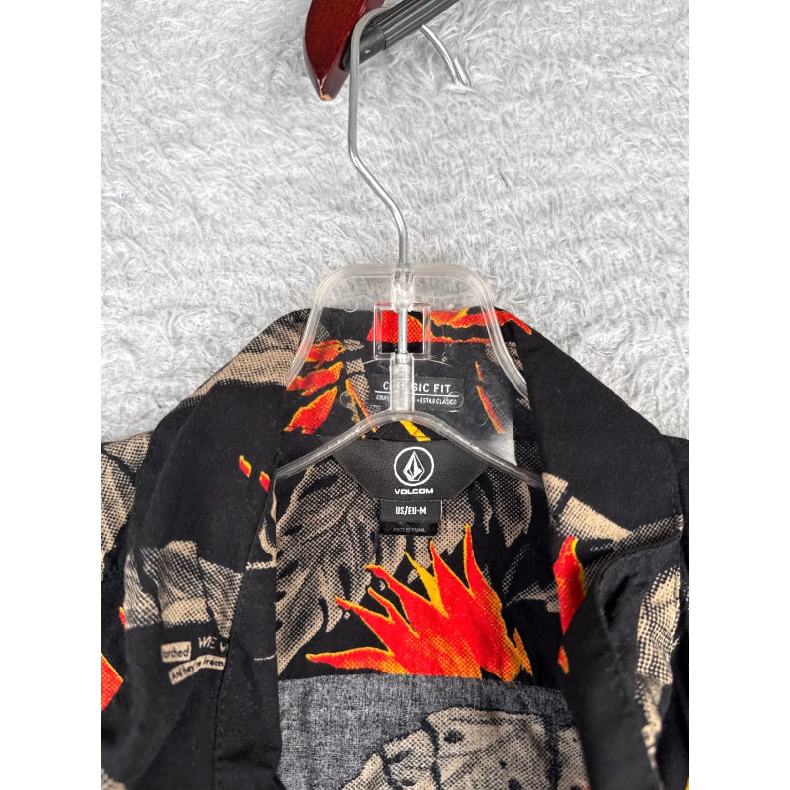 Volcom Volcom Shirt Adult Medium Black Floral Bird Of Paradise Button-Up Hawaiian Short Sleeve Collared 90s Beach Mens Size US M / EU 48-50 / 2 - 7 Thumbnail