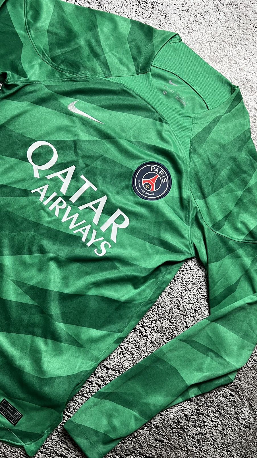Nike 2023-2024 PSG Paris Saint Germain nike goalkeeper jersey Size US S / EU 44-46 / 1 - 2 Thumbnail