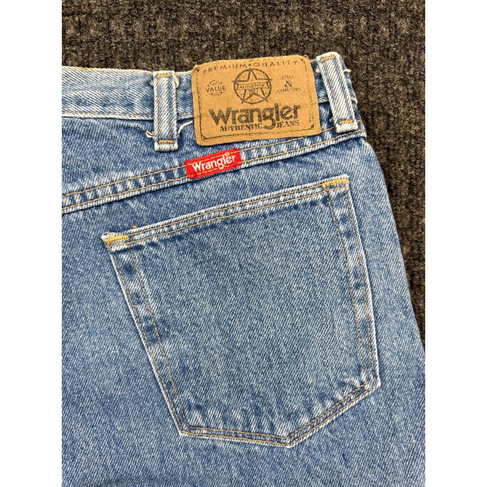 Wrangler VINTAGE Wrangler Jeans Mens 36 x 34 Distressed Workwear Cowboy Cut 90s Light Jeans Mens 36 Blue Cowboy Size US 36 / EU 52 - 3 Thumbnail