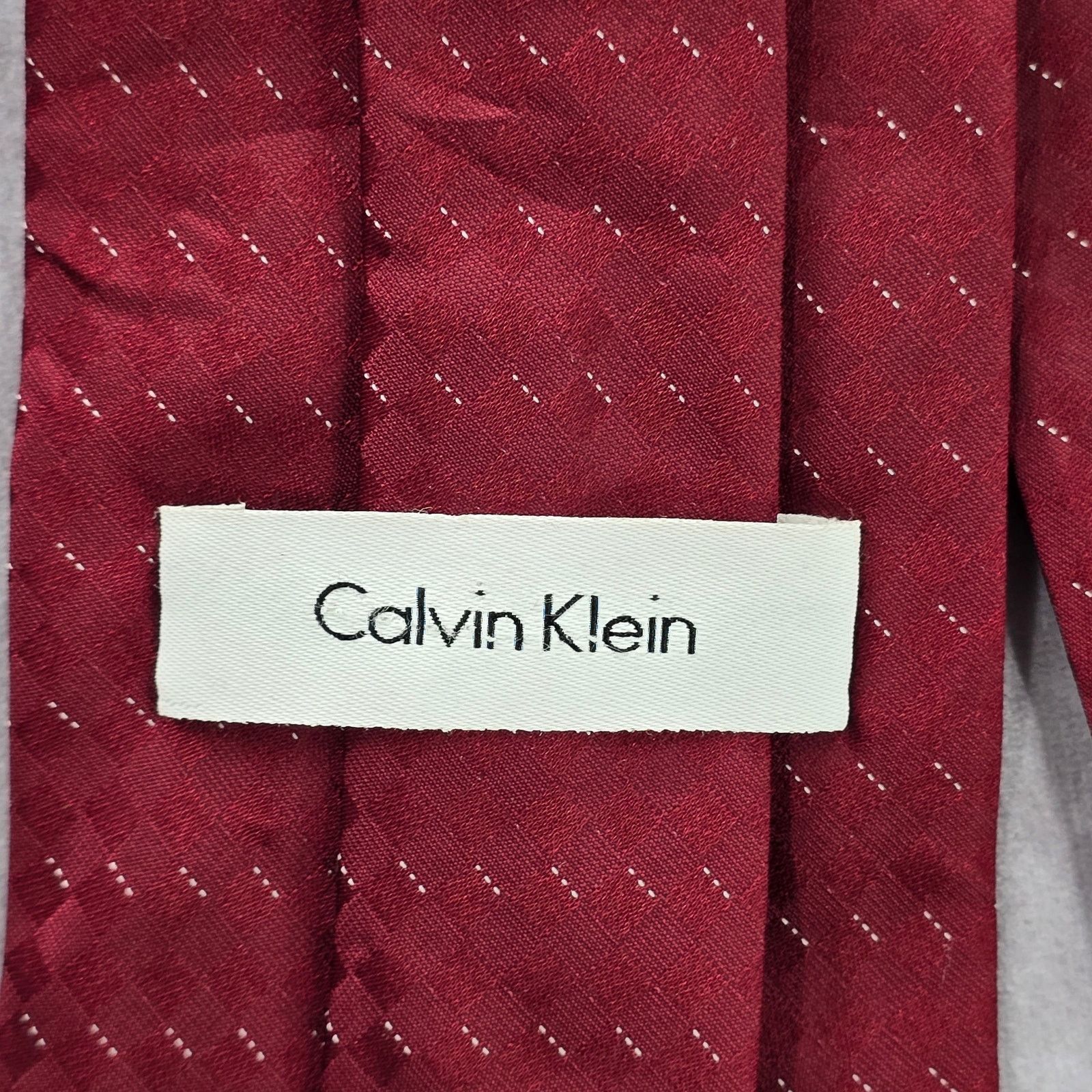 Calvin Klein Calvin Klein Red Diamon Geometric Dot 100% Silk Neck Tie Size 28 - 4 Thumbnail