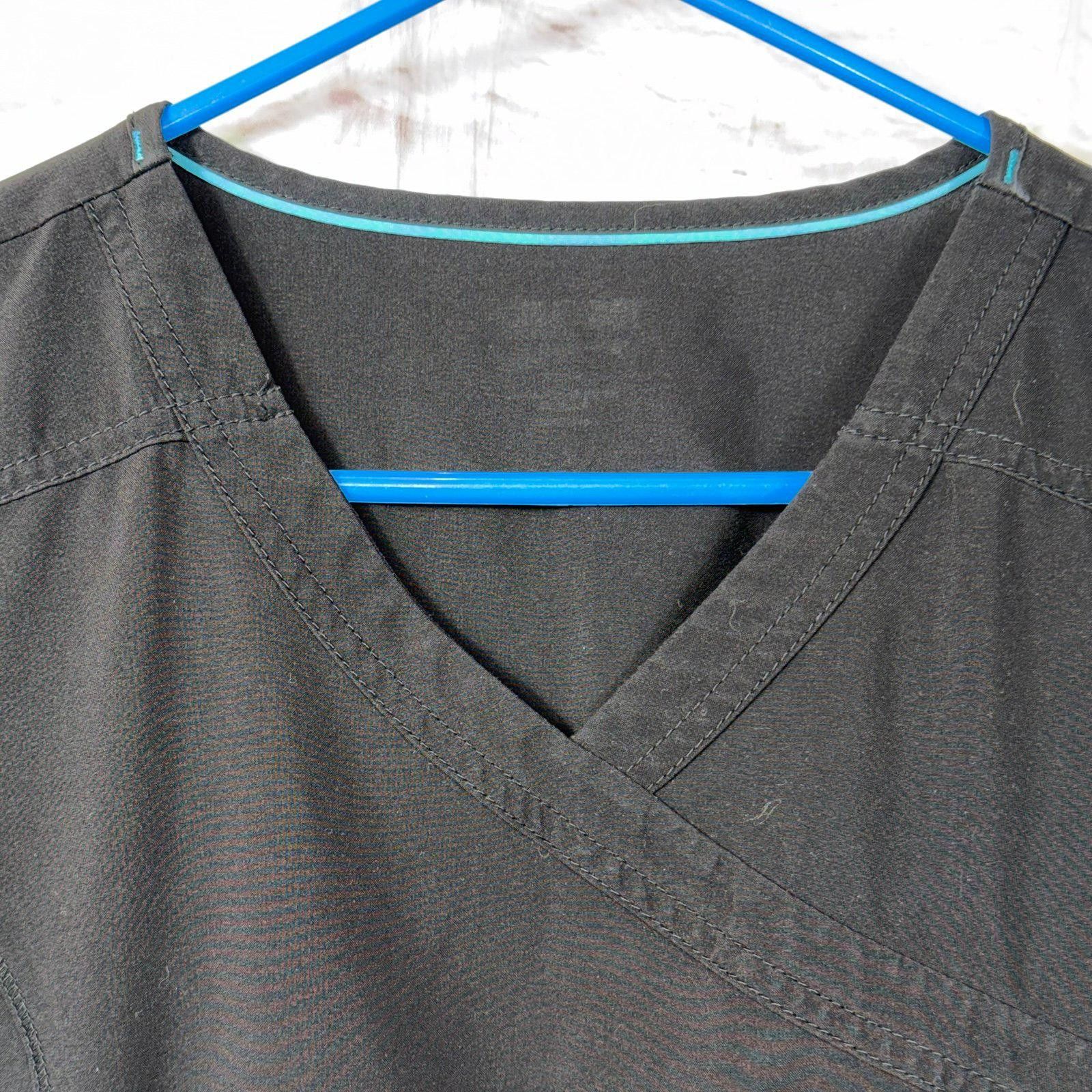 Other Black Small V-Neck Scrub Top with Pockets Size ONE SIZE - 3 Thumbnail