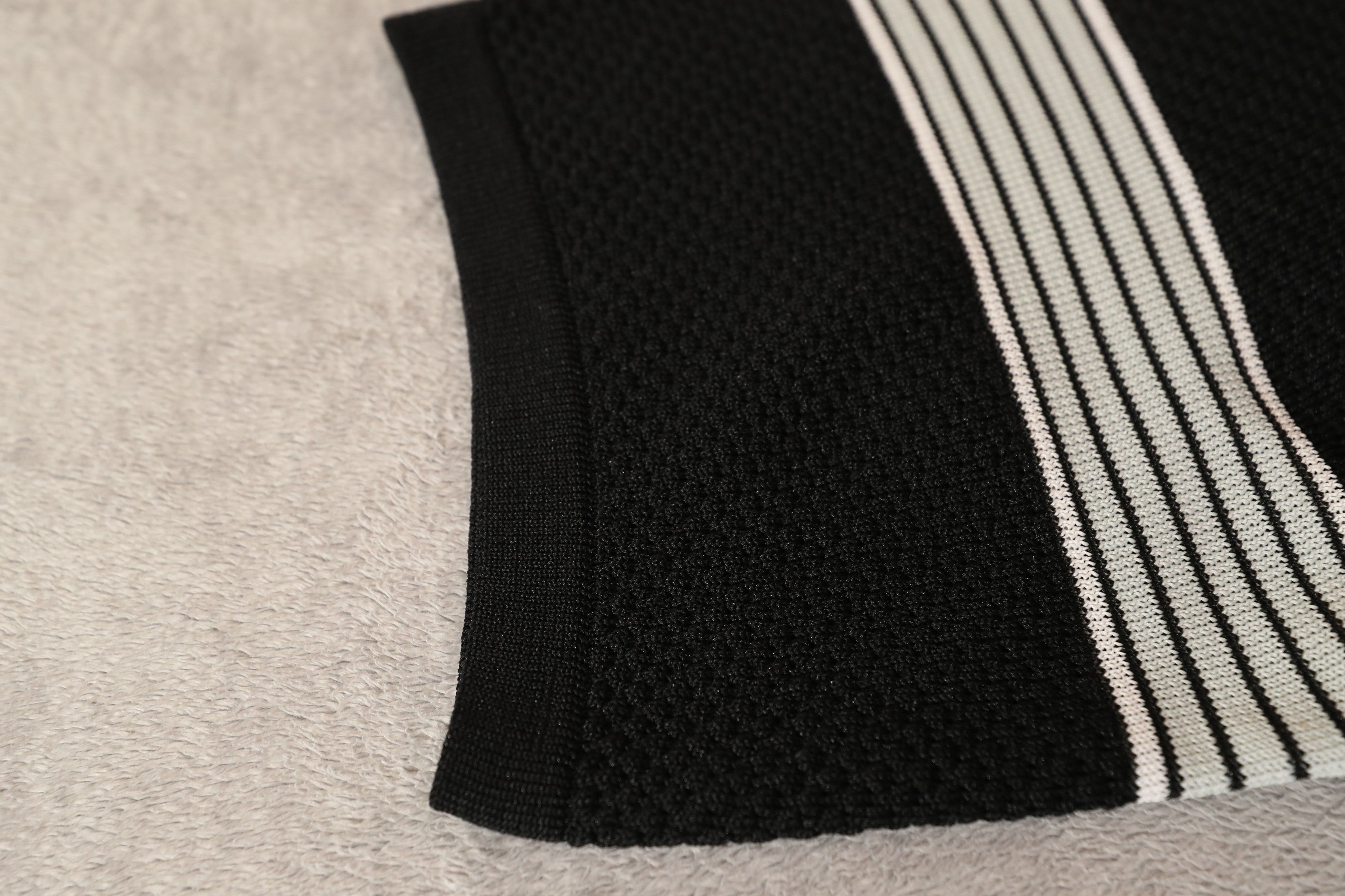 Other Hip Hop History Knit Black & White Striped Shirt (XXL) Size US XXL / EU 58 / 5 - 5 Thumbnail