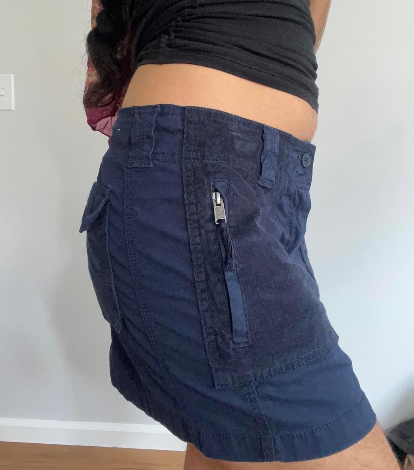Abercrombie & Fitch Women’s navy blue Abercrombie and fitch mini skirt Size 28" / US 6 / IT 42 - 5 Thumbnail