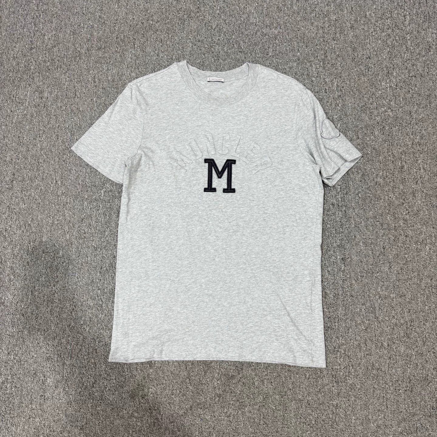Moncler Moncler Gray Embossed Logo Short Sleeve M 99 New Size US M / EU 48-50 / 2 - 1 Thumbnail