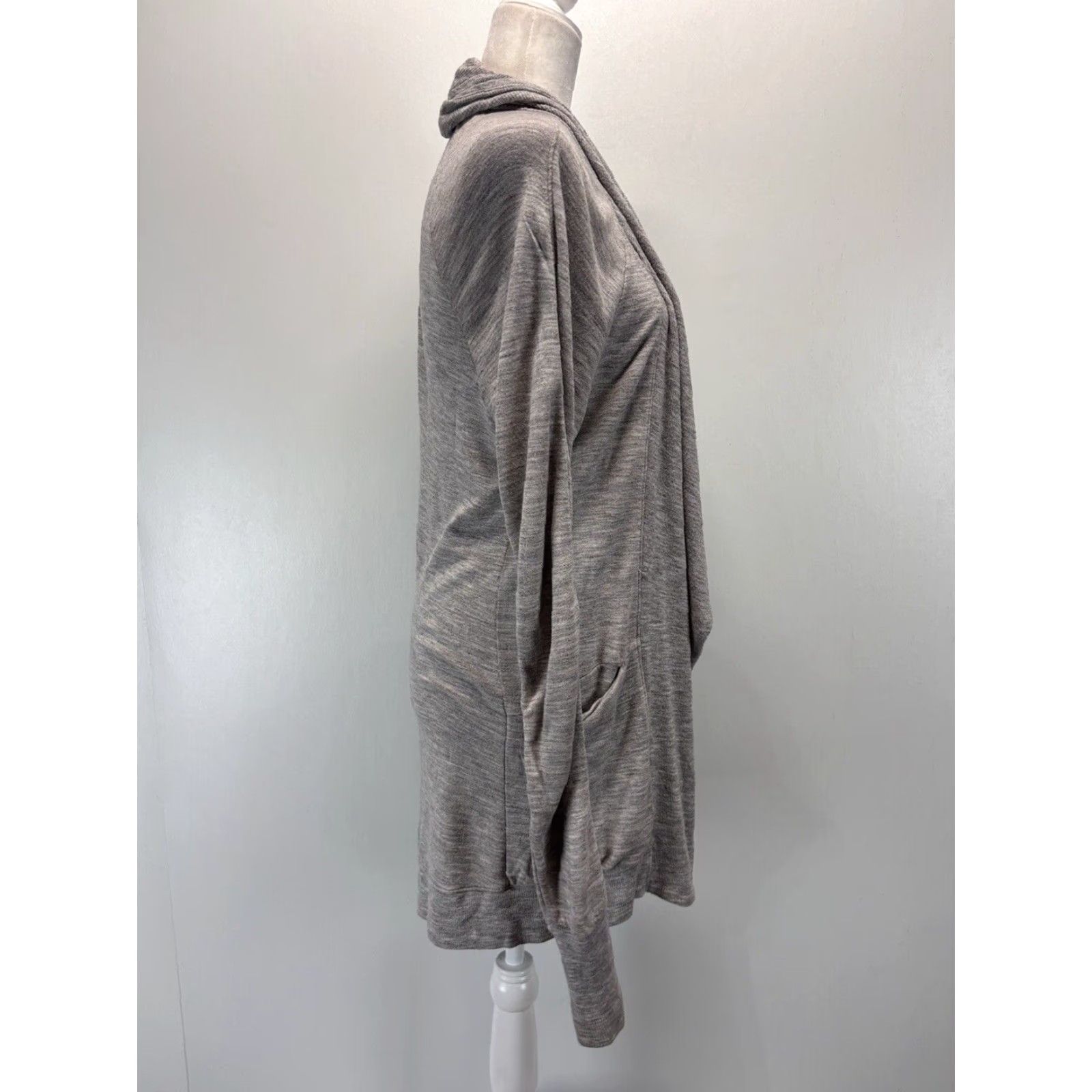 Athleta Athleta Studio Wrap Cardigan Sweater Women's XSmall Gray Long Sleeve Knit Yoga Size XS / US 0-2 / IT 36-38 - 2 Thumbnail
