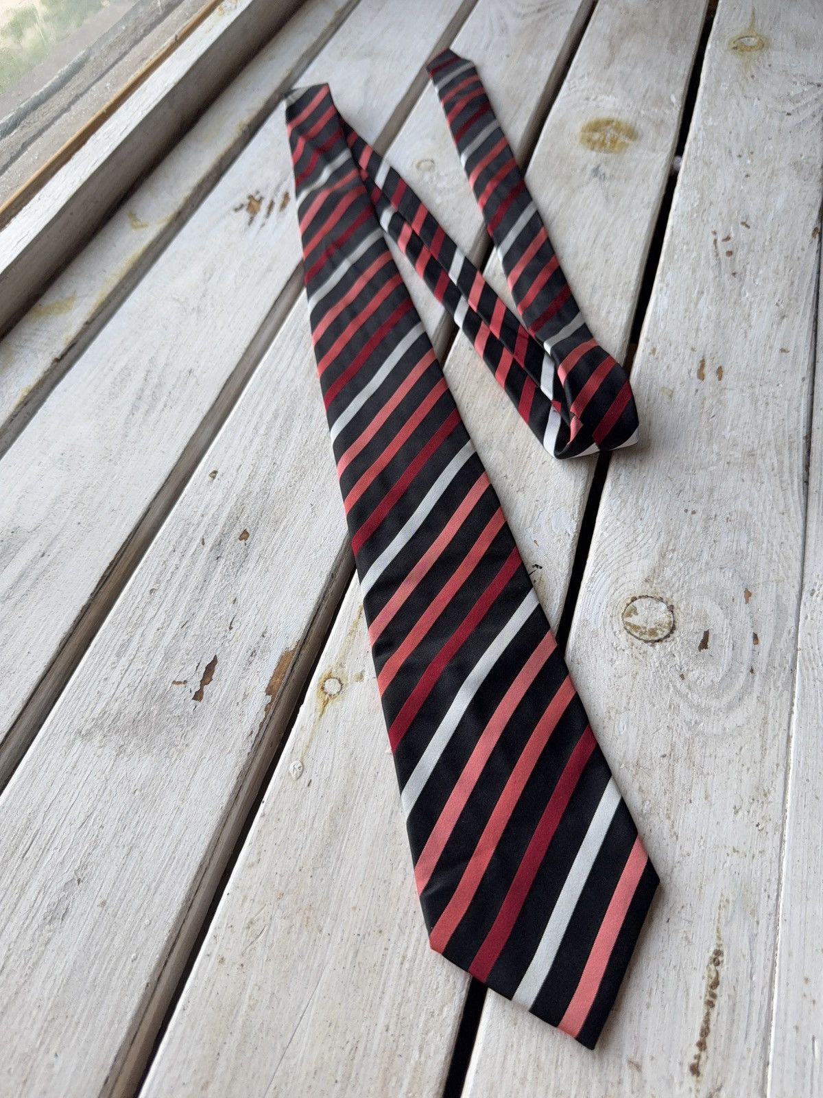 Designer × Karl Lagerfeld Karl Lagerfeld Striped Silk Tie Red Black Gray Vintage Size ONE SIZE - 1 Thumbnail