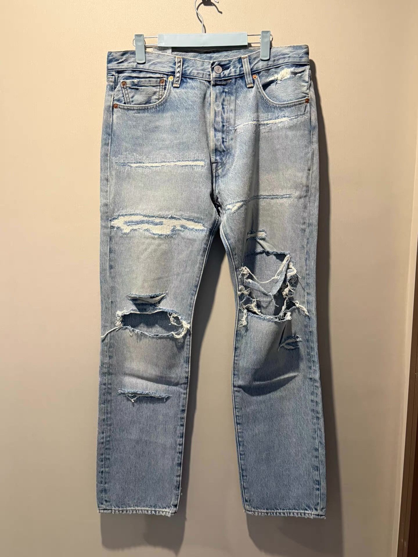 Levi's Levi’s studded distressed jeans Ｑ20 Size US 34 / EU 50 - 1 Thumbnail