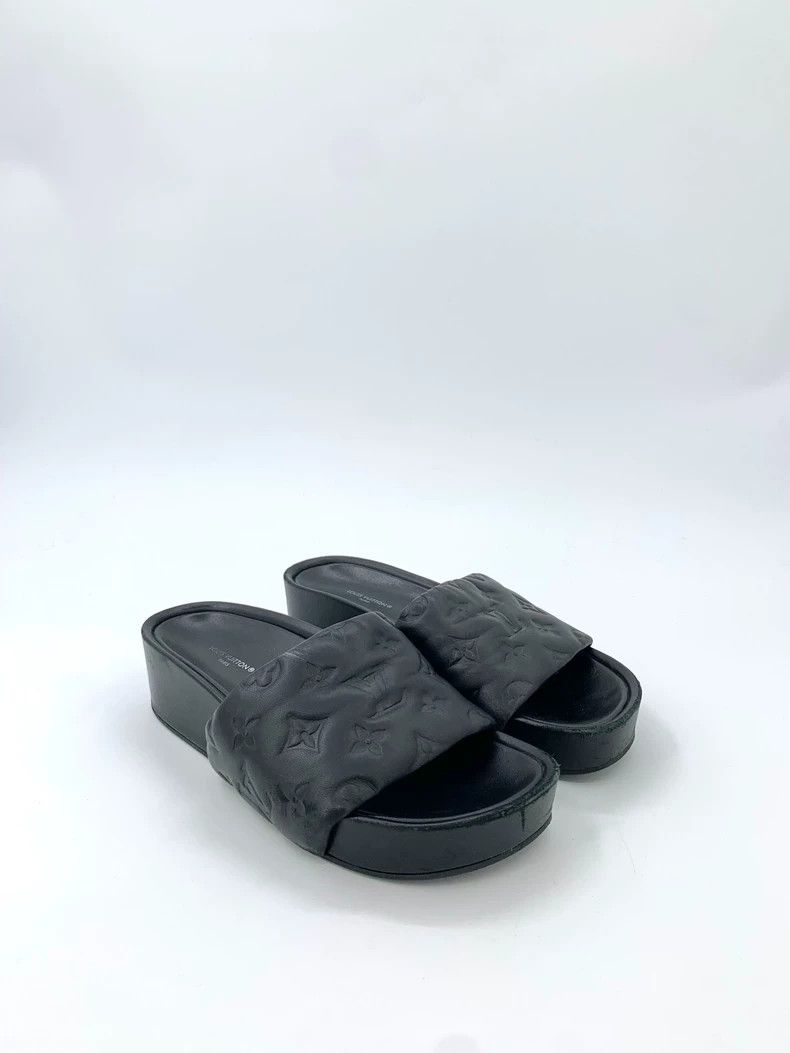 Louis Vuitton Louis Vuitton Black logo presbyopic leather slippers Size US 6.5 / IT 36.5 - 2 Thumbnail