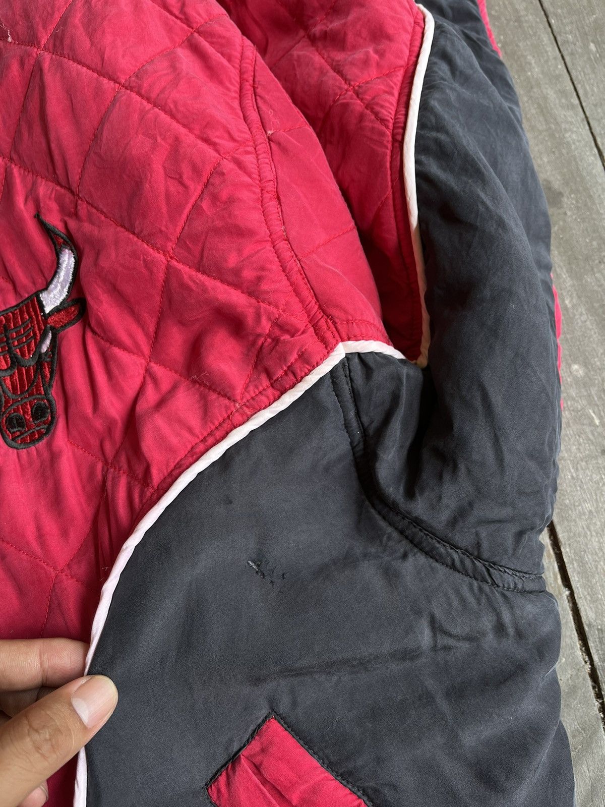 NBA Vintage Chicago Bulls thin Puffer Jacket Size US L / EU 52-54 / 3 - 7 Thumbnail