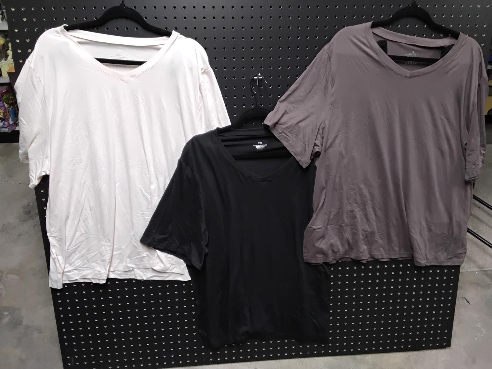 Other 3-Pack Men's V-Neck Tees XL - Act Fast! [COPY] Size US XXL / EU 58 / 5 - 2 Thumbnail
