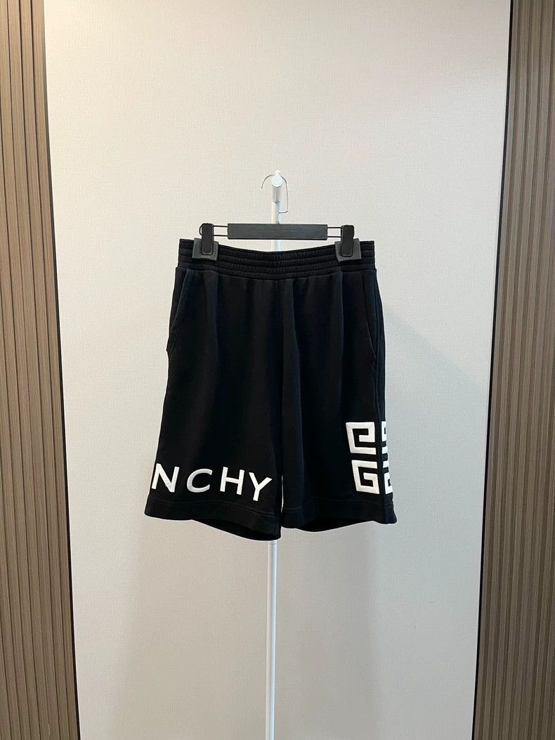 Givenchy Givenchy SizeM Black and White Embroidered Logo Casual Shor Size US 30 / EU 46 - 1 Thumbnail