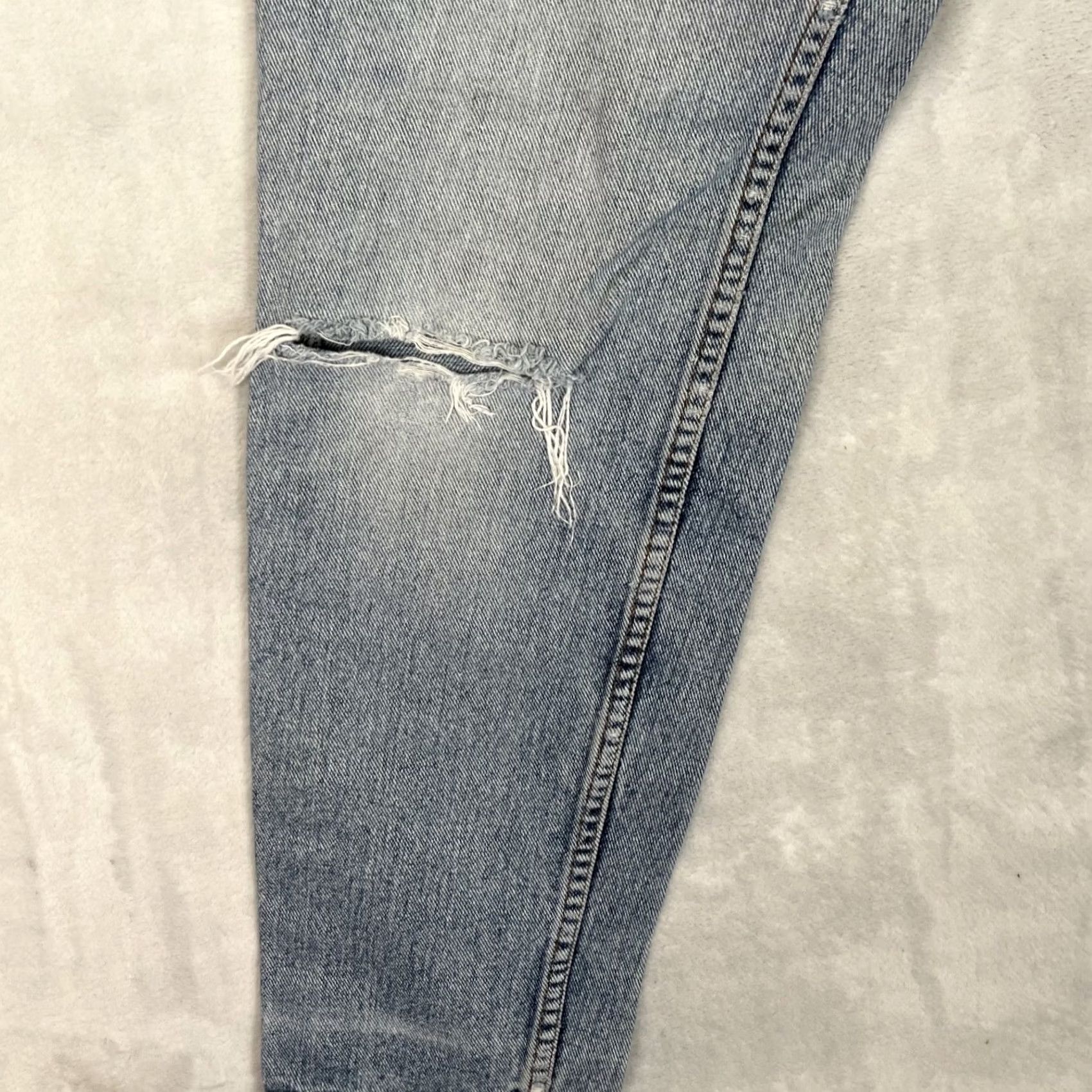 Levi's VINTAGE Levi’s 550 Jeans Jeans 28x30 Denim Blue 90s Grunge USA Levi’s 550 Jeans Mens 5-Pocket Distressed Light Wash Regular Fit Size US 28 / EU 44 - 2 Thumbnail