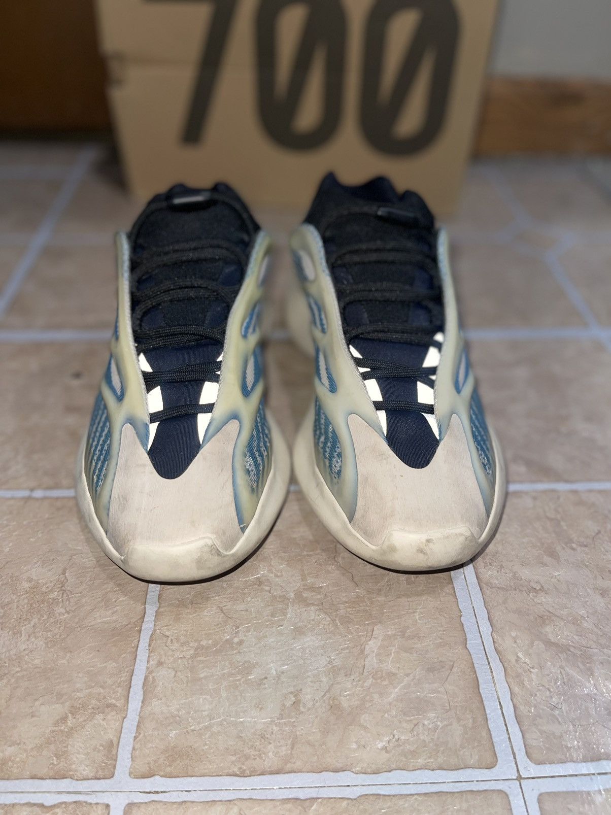 Yeezy Yeezy 700 V3 Kyanit Size US 9 / EU 42 - 1 Thumbnail