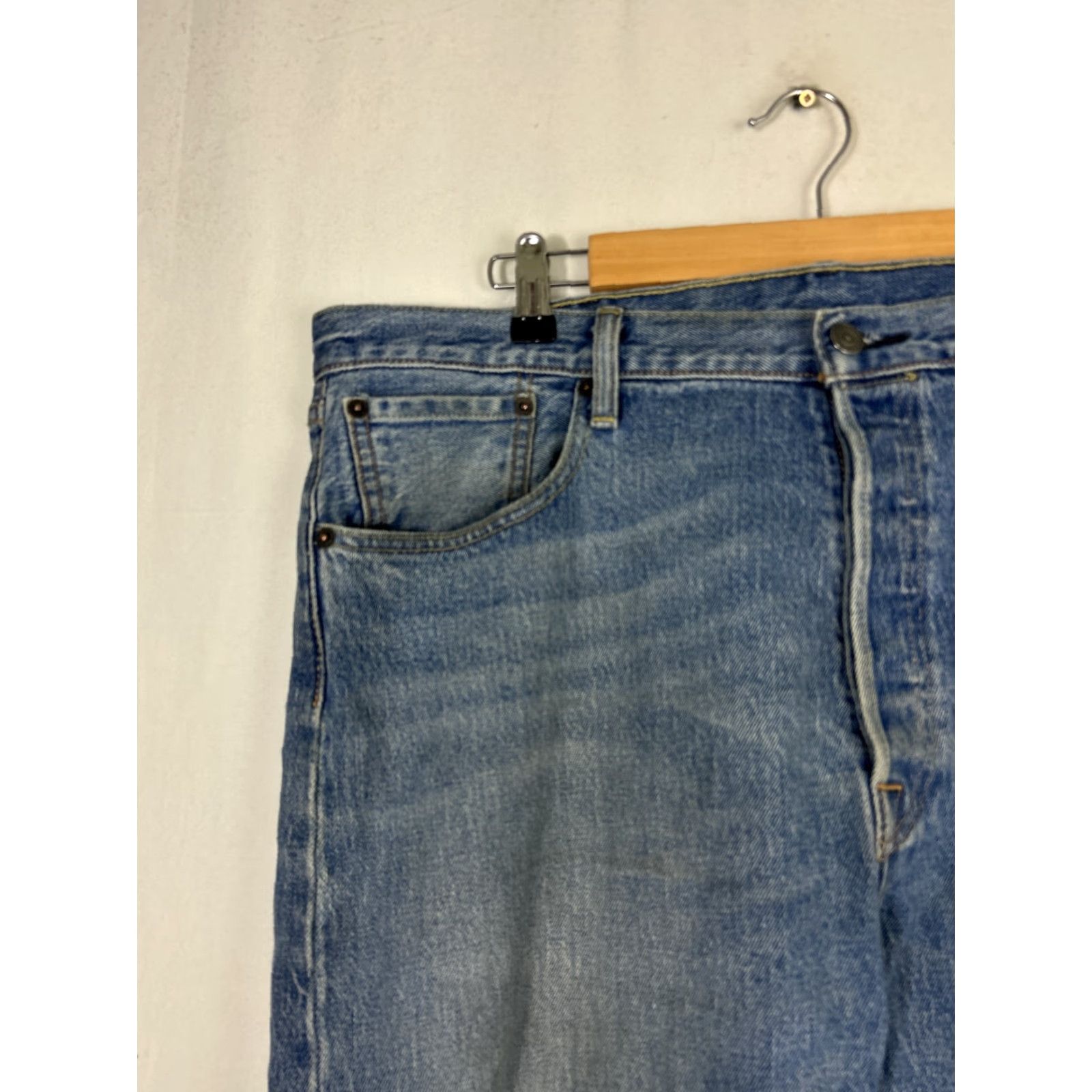 Levi's Levi’s 501 Jeans Mens 38x32 Medium Wash Blue Button Fly Belt Loops Straight Regular Belted Size US 38 / EU 54 - 4 Thumbnail