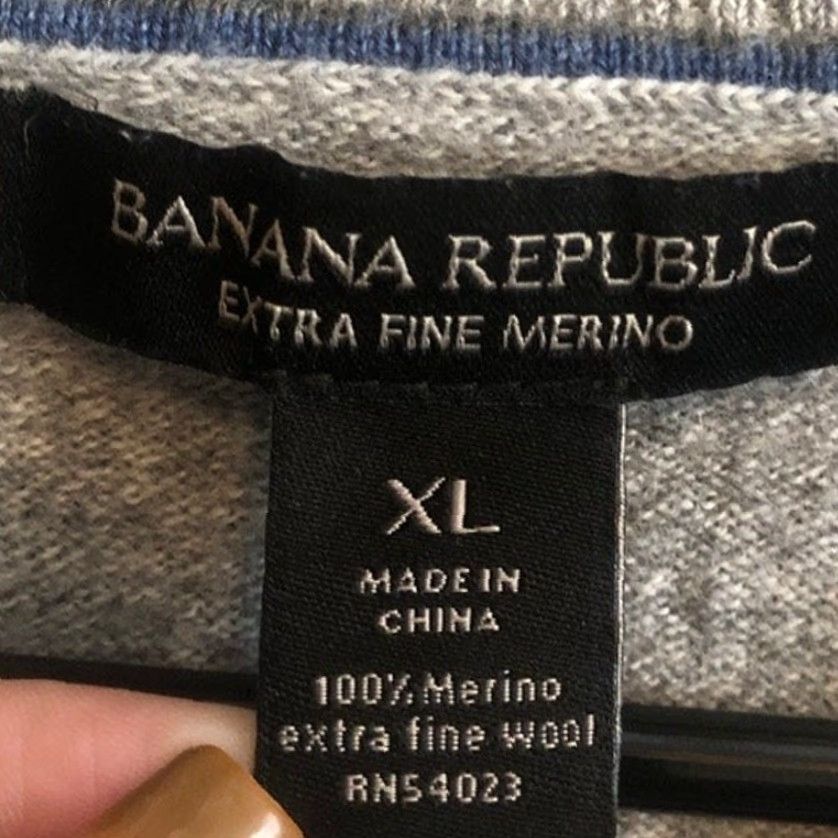 Banana Republic Banana Republic Mens Sweater Gray 100% Merino Wool V Neck Pullover XL Knit Style Tight-Knit Long Sleeve Regular Fit Solid Pattern Size US XL / EU 56 / 4 - 4 Thumbnail