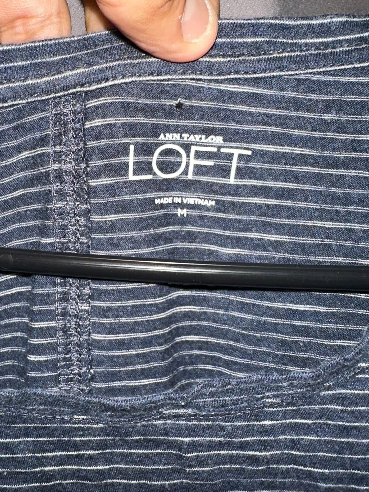 Designer LOFT women’s long-sleeve striped shirt in size Medium Size M / US 6-8 / IT 42-44 - 4 Thumbnail