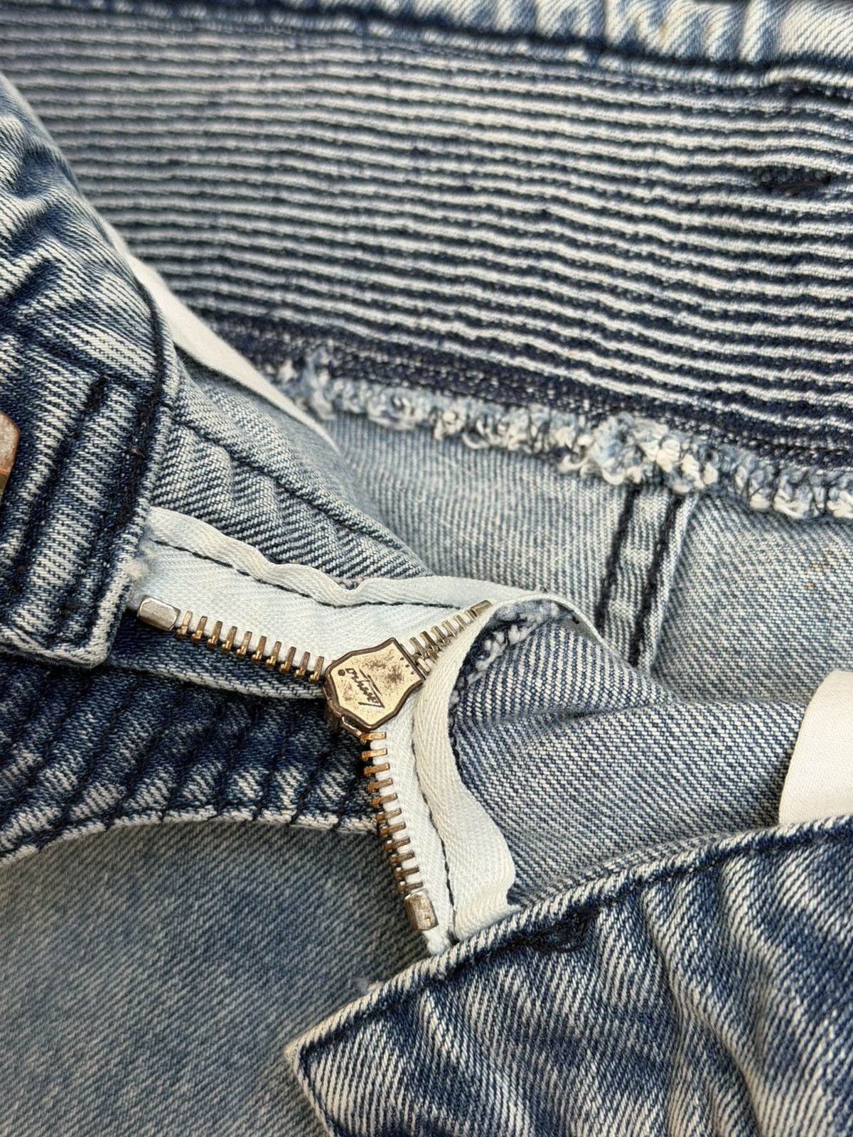 Balmain BALMAIN Decarnin SS 2009 Biker Denim Distressed Shorts jeans Size 28" / US 6 / IT 42 - 9 Thumbnail