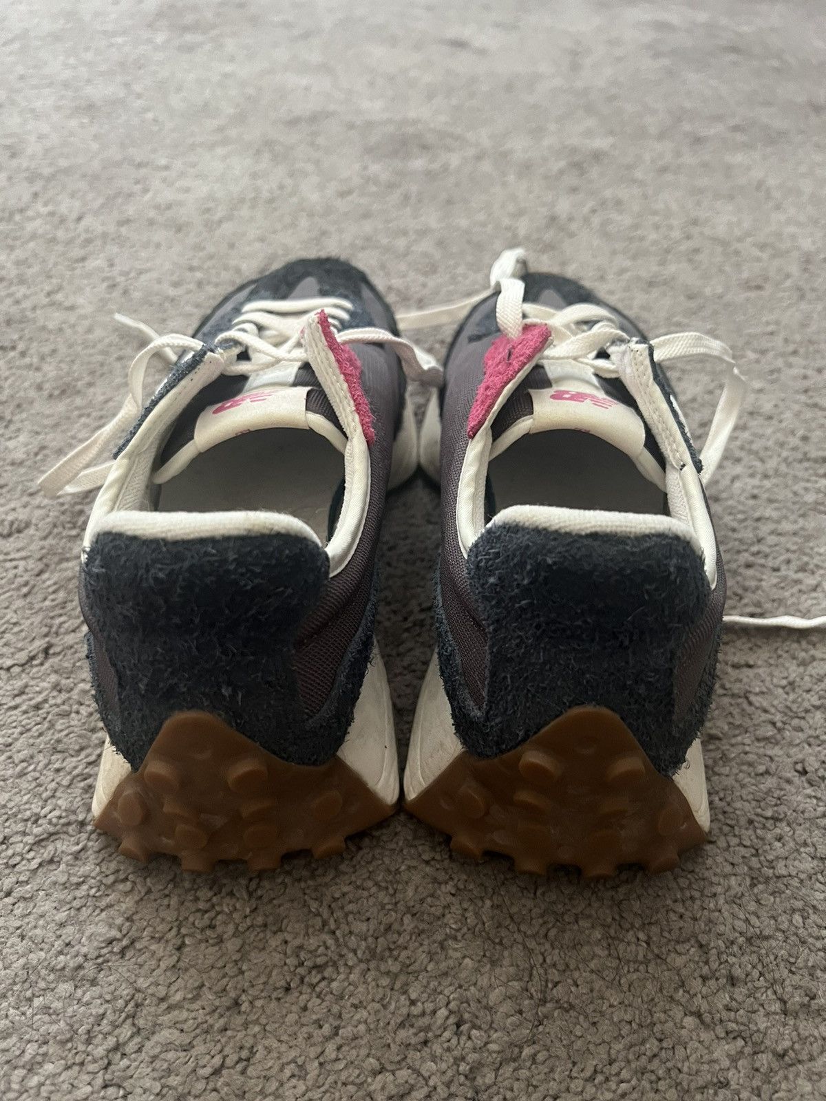 New Balance New Balance 327 size 9.5 Size US 9.5 / EU 42-43 - 4 Thumbnail