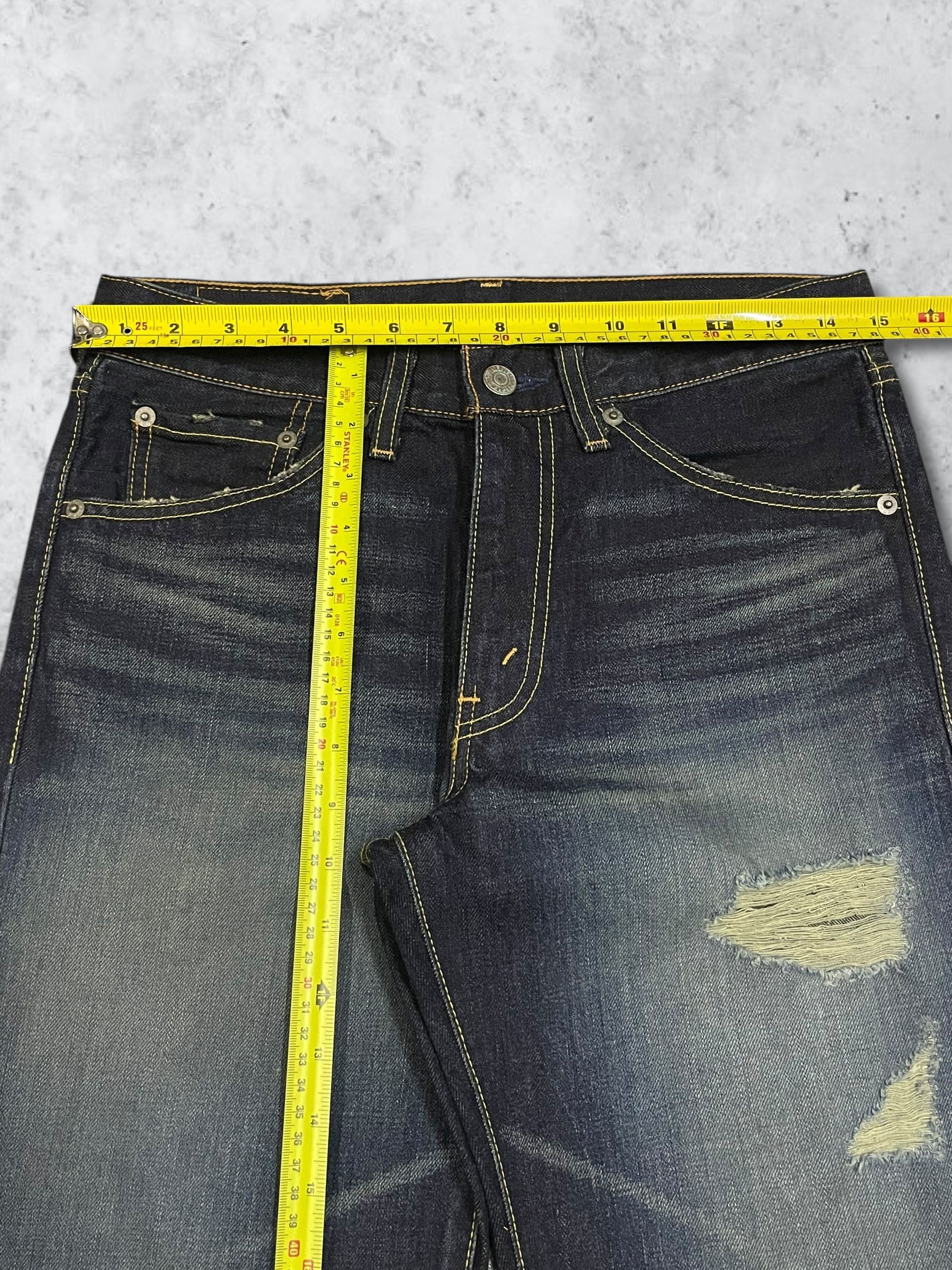 Levi's Vintage Y2K Levi’s Distressed Dark Blue Washed Bootcut Jeans Size US 29 - 14 Thumbnail
