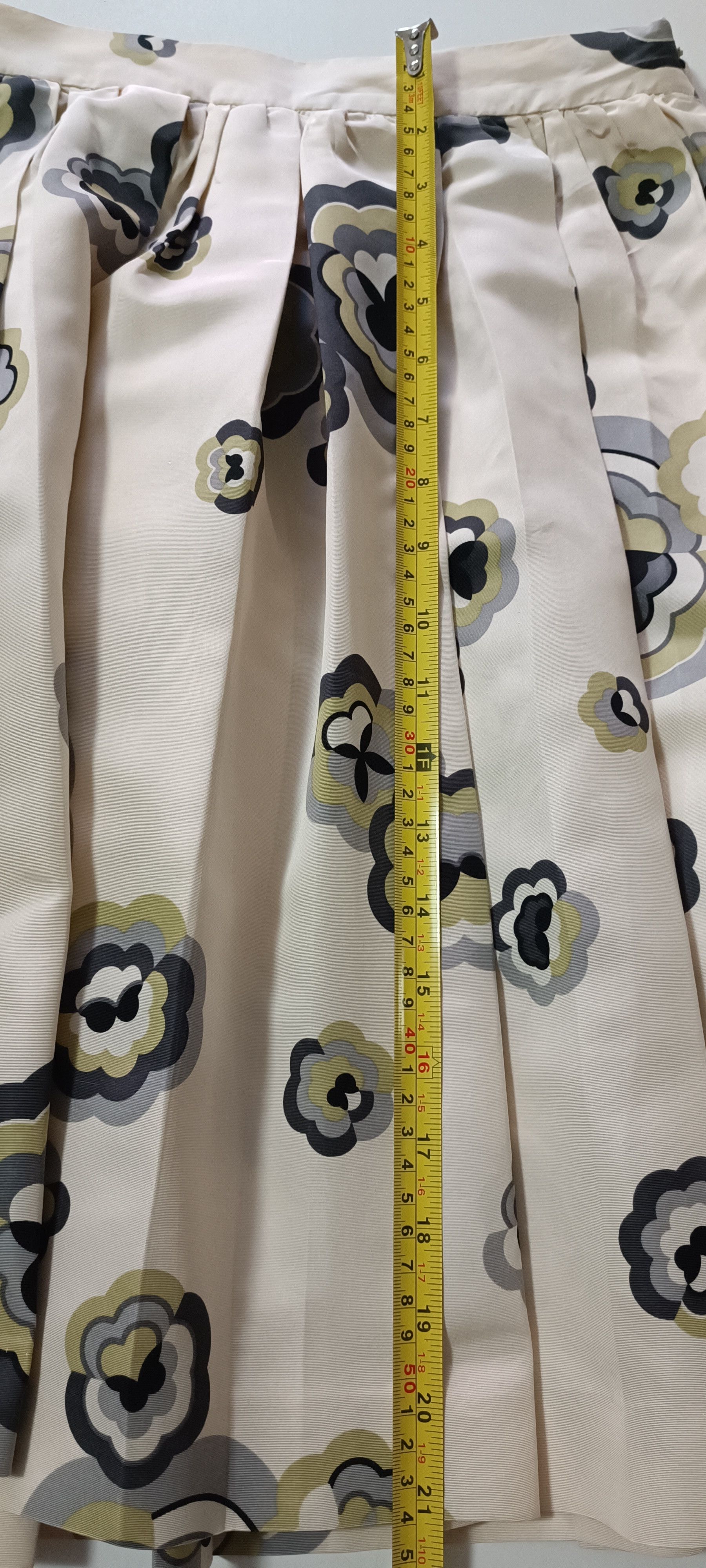 Miu Miu SS 2006 Flowers print beige midi skirt Size 28" / US 6 / IT 42 - 25 Thumbnail