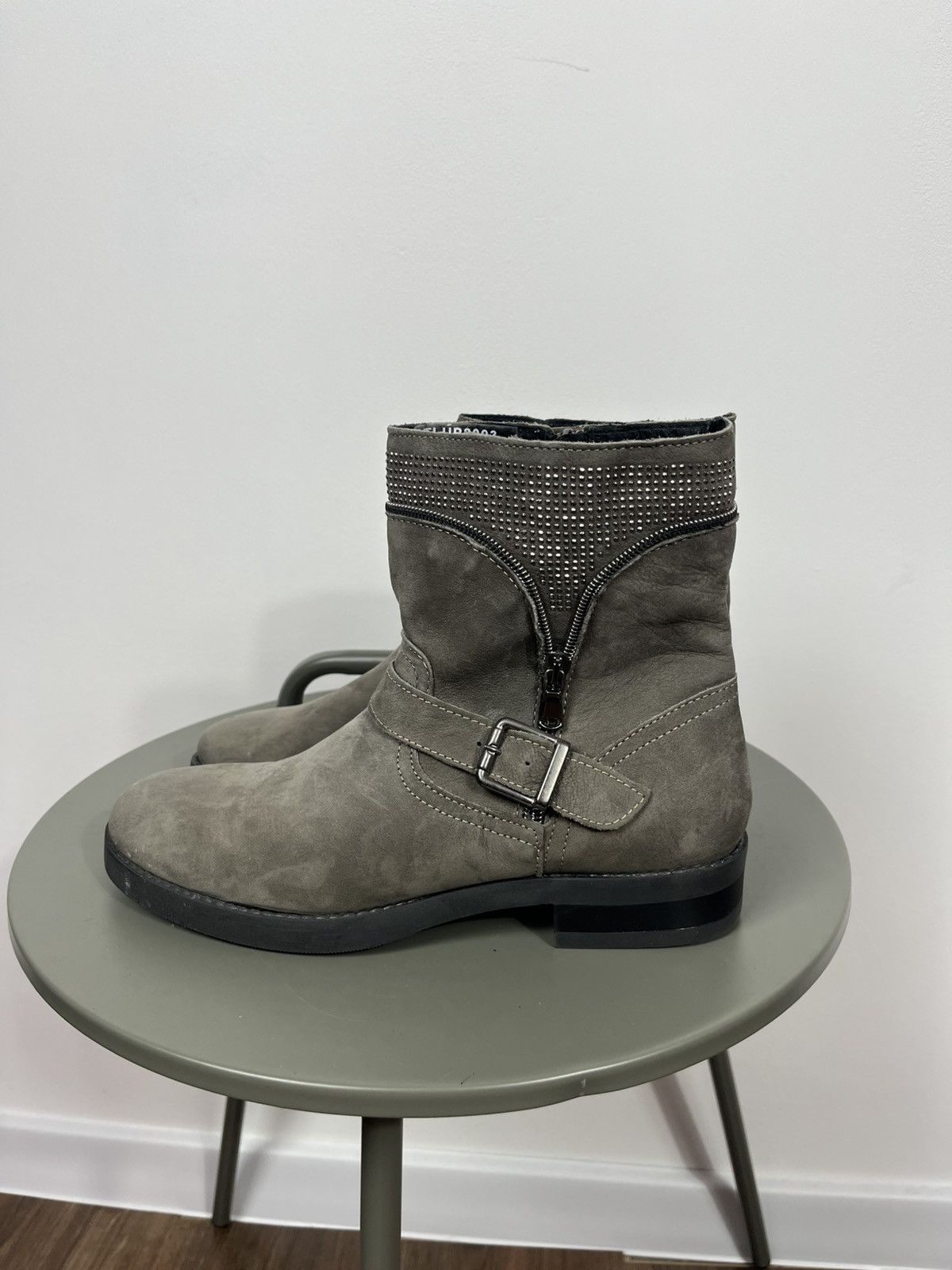 Vintage Women’s Suede Ankle Boots Zip Buckle Studded Gray Size EU 40 Size US 9.5 / IT 39.5 - 7 Thumbnail