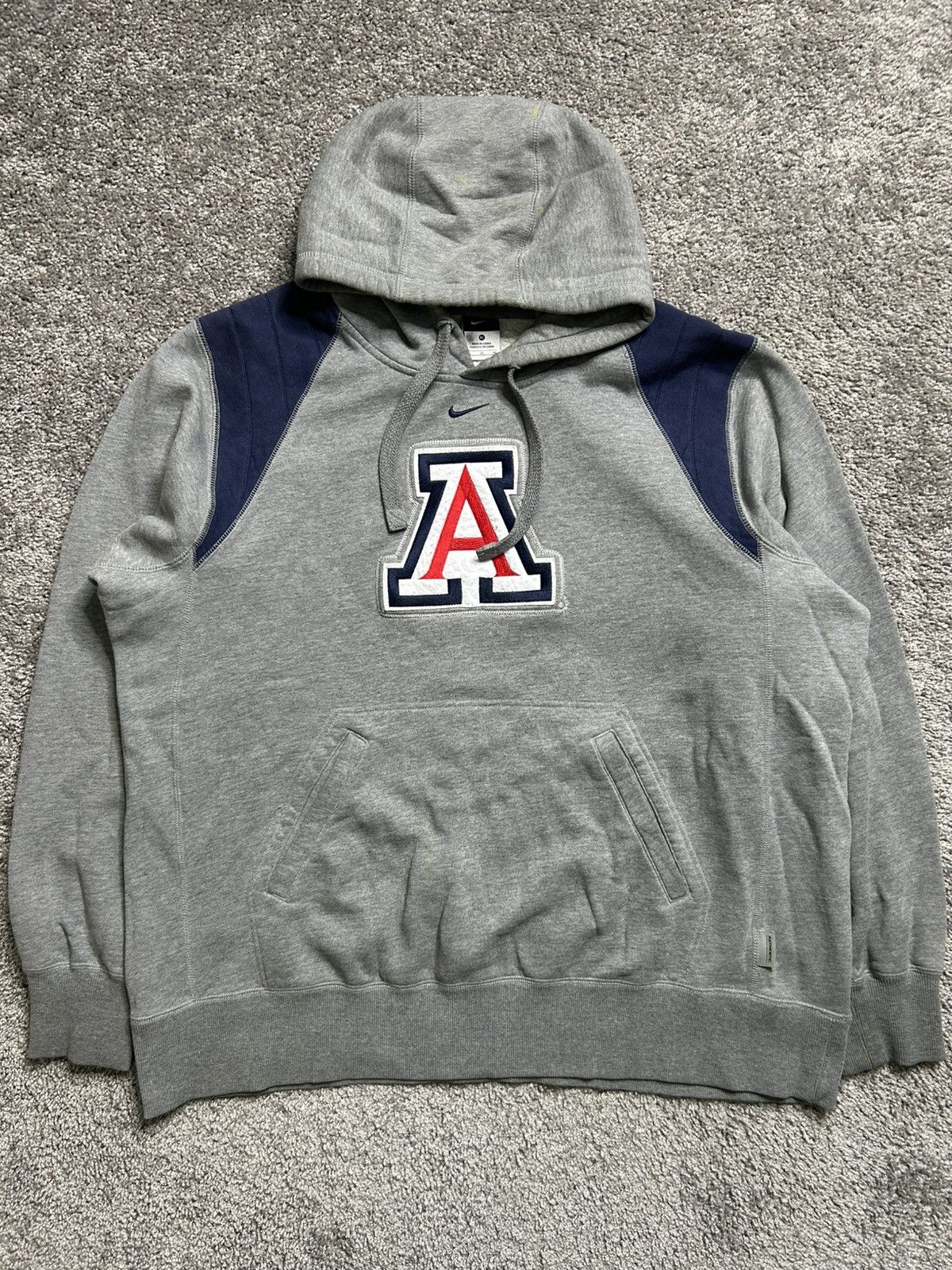 Nike Vintage Y2K Nike Arizona Wildcats Center Swoosh Sweatshirt Size US XL / EU 56 / 4 - 1 Thumbnail