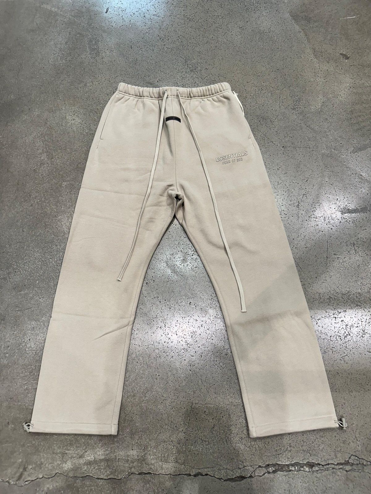 Essentials ESSENTIALS - Relaxed Fleece Sweatpant Timber Size US 30 / EU 46 - 1 Thumbnail