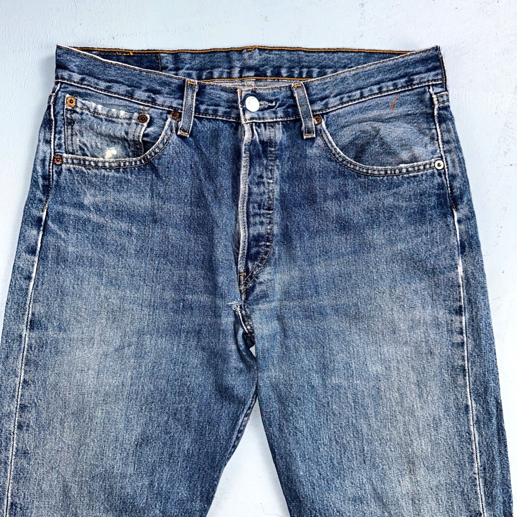 Levi's VINTAGE Levi's 501 Jeans 32x32 Levi's 501 Series Straight Mid Blue Denim Cotton Men 90s Europe 32x32 Regular Jeans Mens Size US 32 / EU 48 - 2 Thumbnail