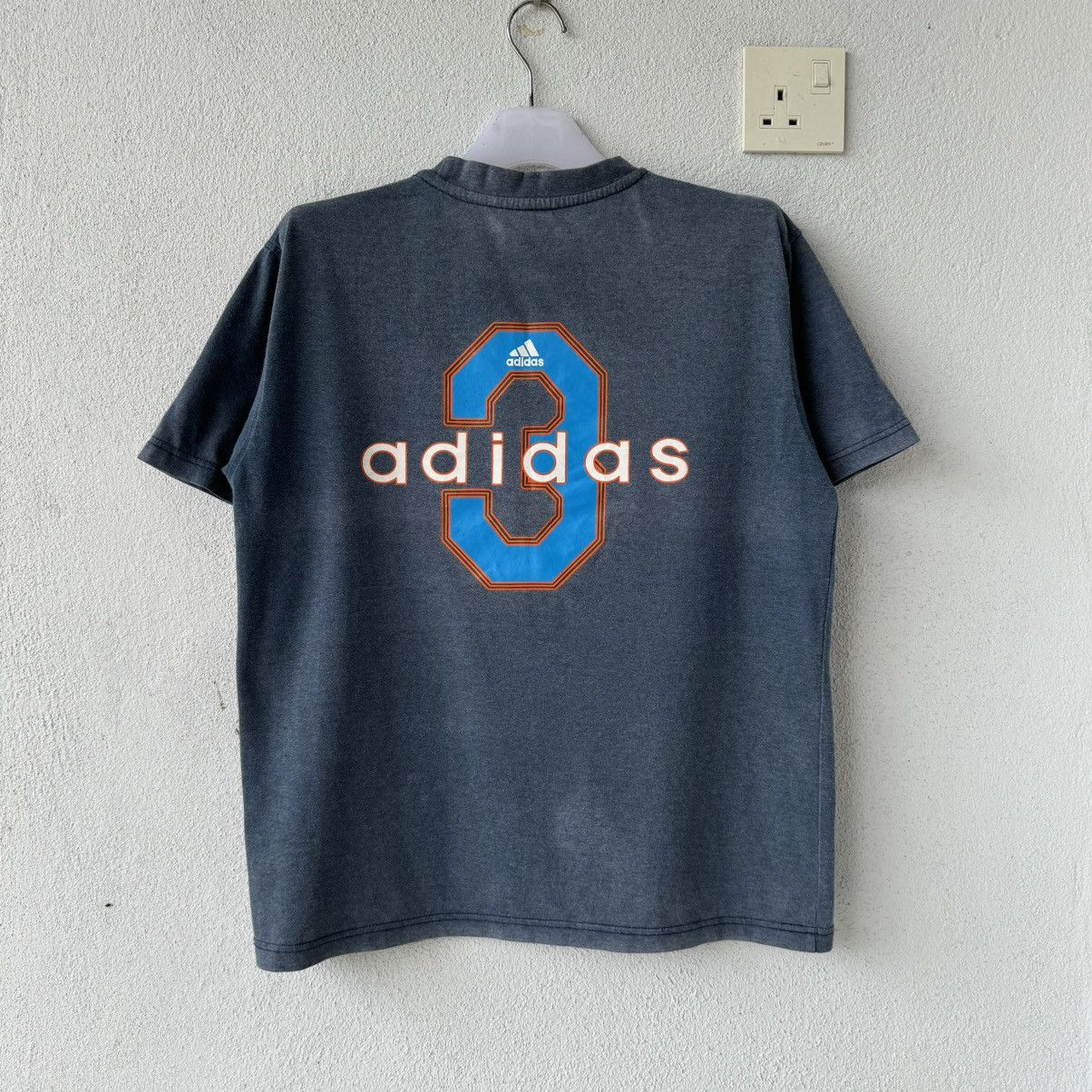 Adidas ADIDAS t shirt spell out big logo.. NO 3 Size US M / EU 48-50 / 2 - 1 Thumbnail