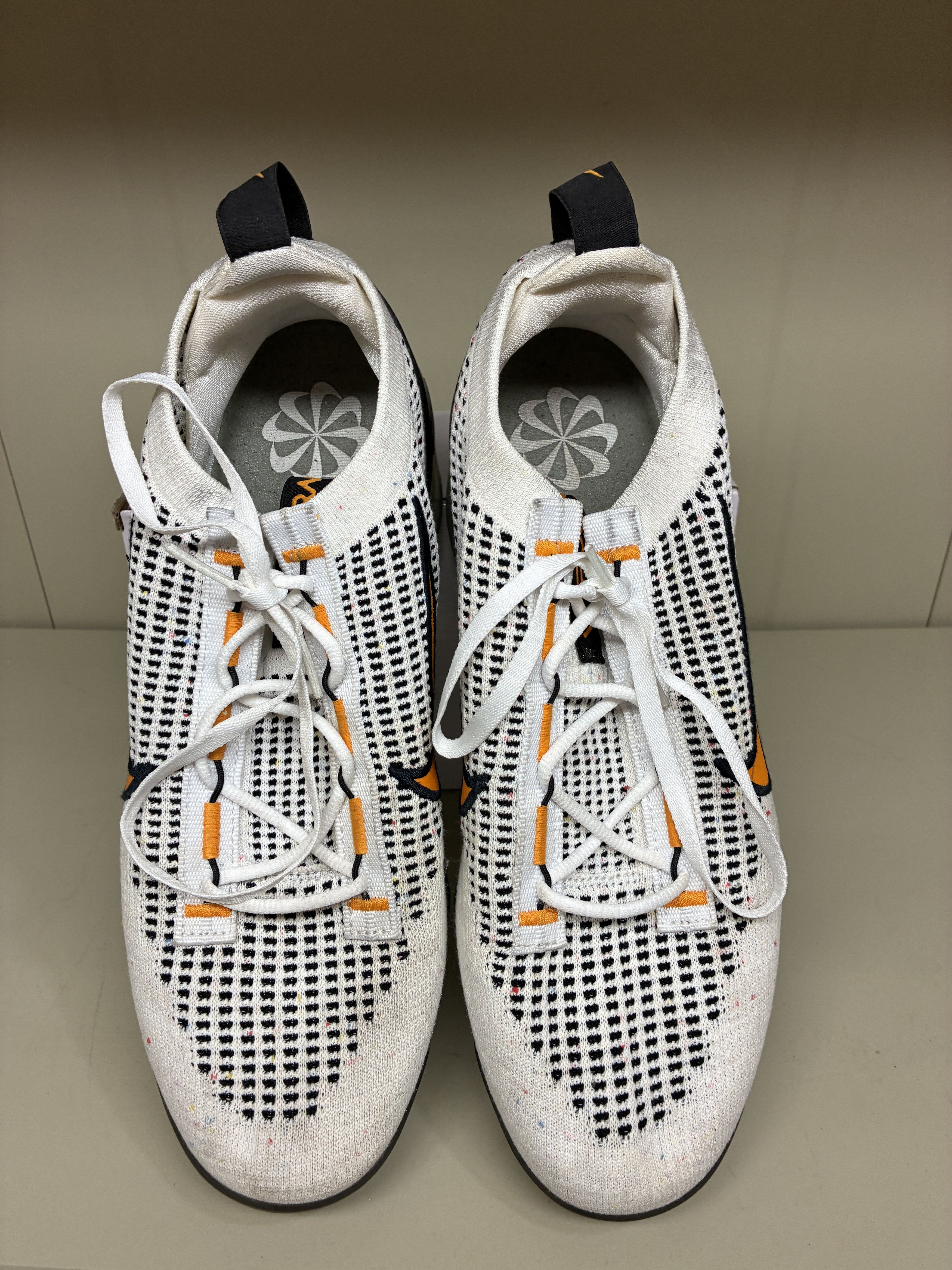Nike Nike Air VaporMax 2021 Flyknit White Kumquat Men's Size 10 Size US 10 / EU 43 - 5 Thumbnail