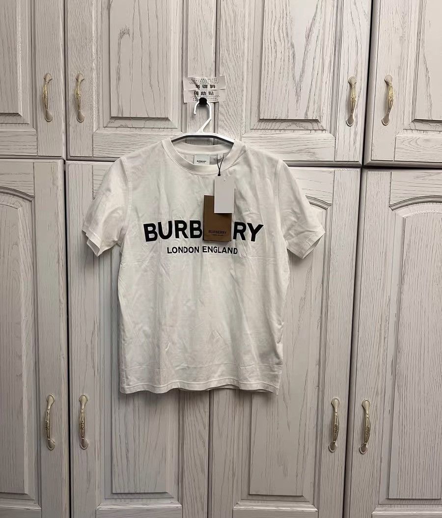 Burberry Burberry Classic Slogan Logo Short Sleeve T-Shirt Size US L / EU 52-54 / 3 - 1 Thumbnail