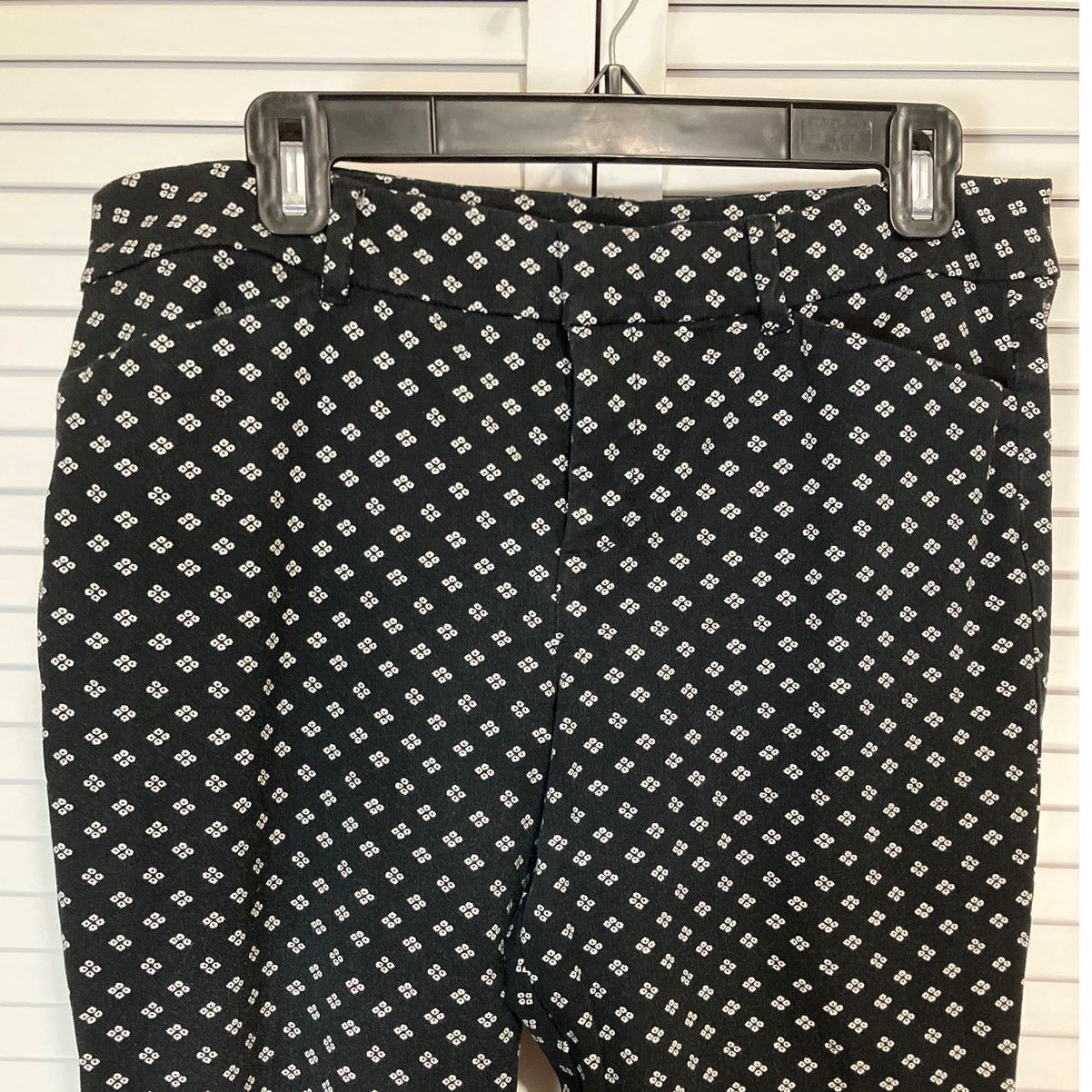 Old Navy Old Navy Black White Polka Dot Pixie Ankle Women Pants 12 Size 34" / US 12 / IT 48 - 6 Thumbnail