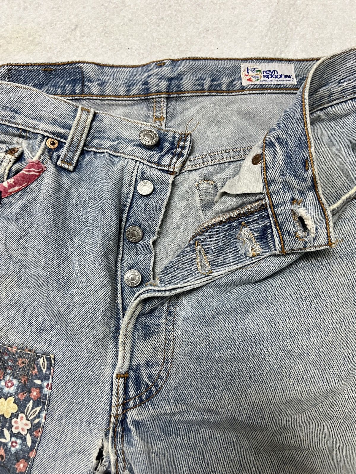 Levi's Made & Crafted 526. Vintage Levi’s 501 x Reyn Spooner Hawaiian Patch Shorts Size US 32 / EU 48 - 5 Thumbnail
